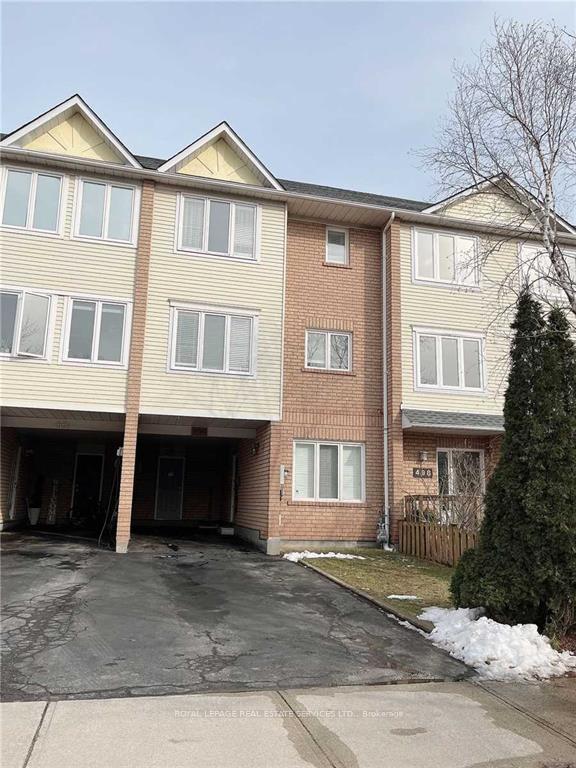 Front of 496 River Glen Boulevard