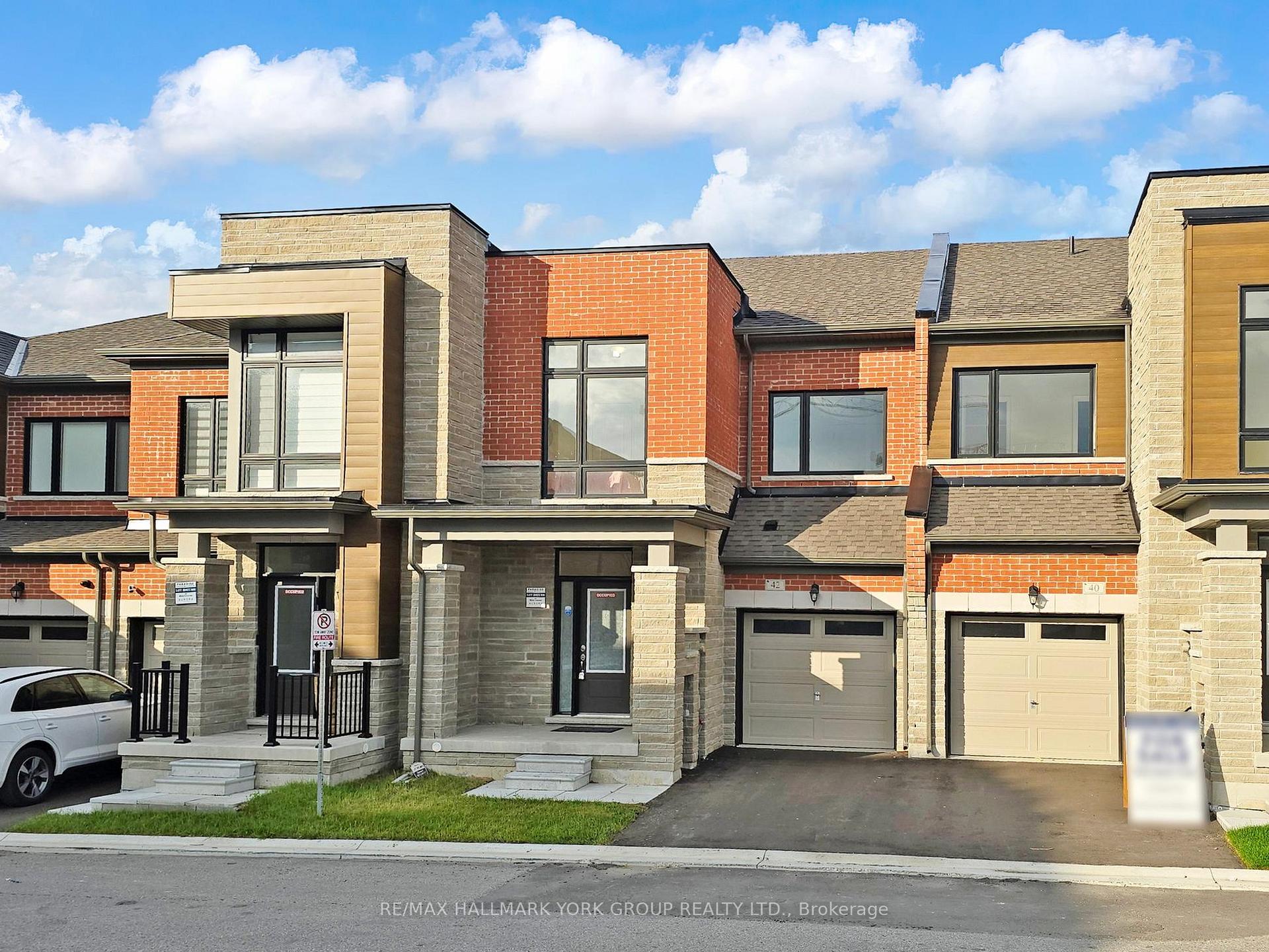 Photo 2 of 42 Blick Crescent, Aurora, Bayview Northeast — HOMEH