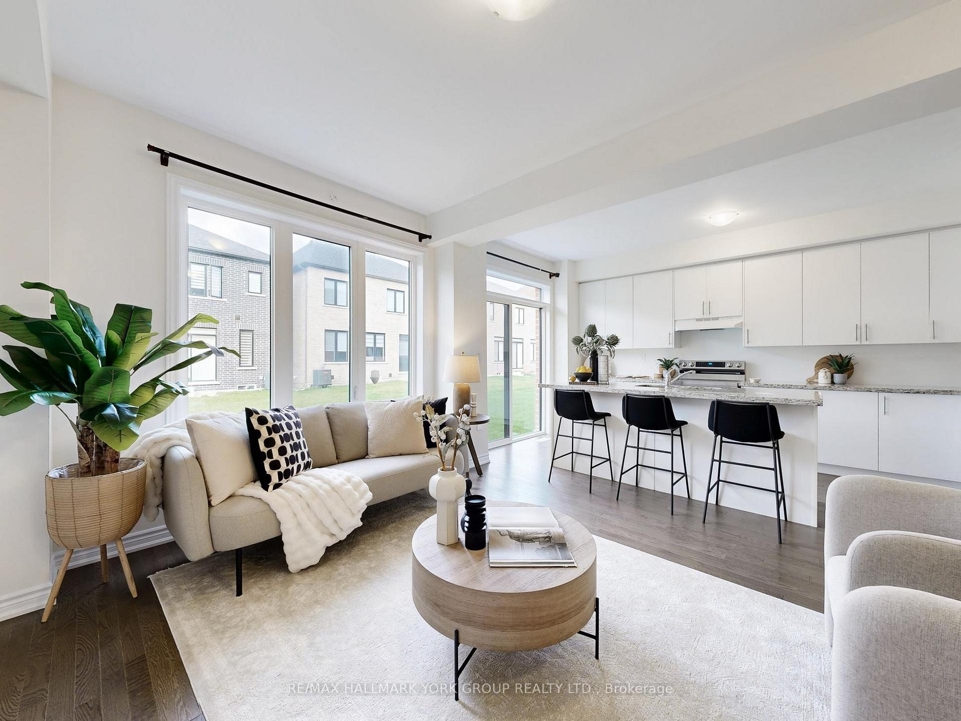 Photo 5 of 42 Blick Crescent, Aurora, Bayview Northeast — HOMEH