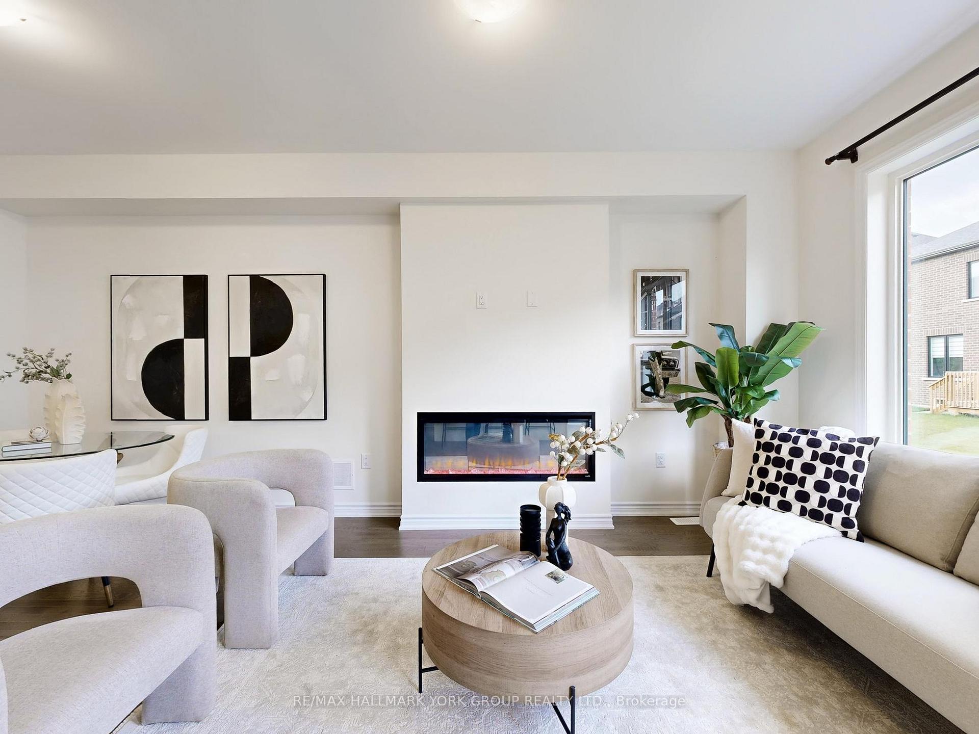 Photo 6 of 42 Blick Crescent, Aurora, Bayview Northeast — HOMEH