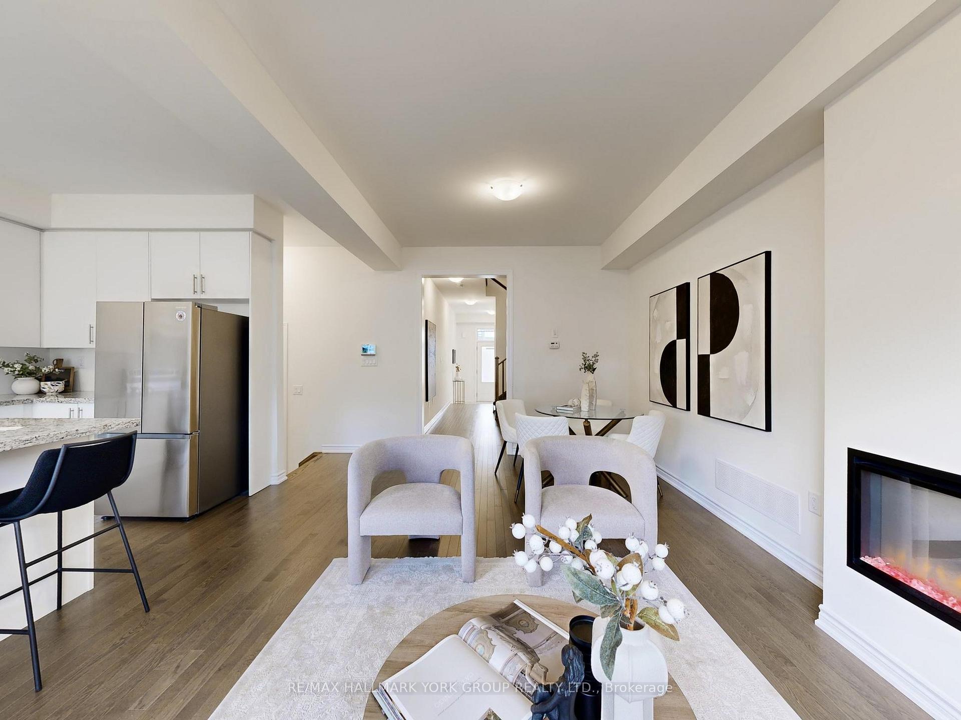 Photo 7 of 42 Blick Crescent, Aurora, Bayview Northeast — HOMEH