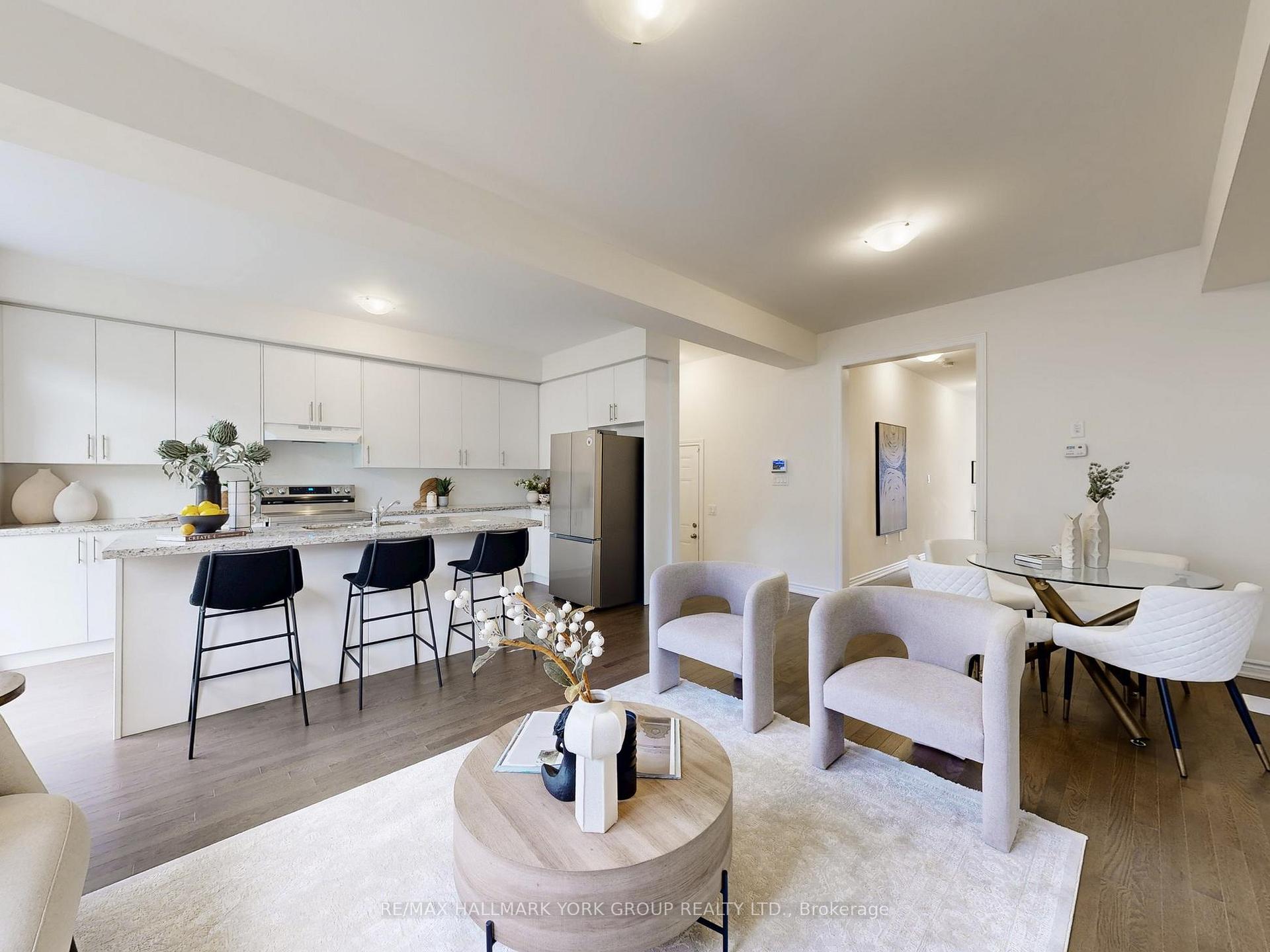 Photo 8 of 42 Blick Crescent, Aurora, Bayview Northeast — HOMEH
