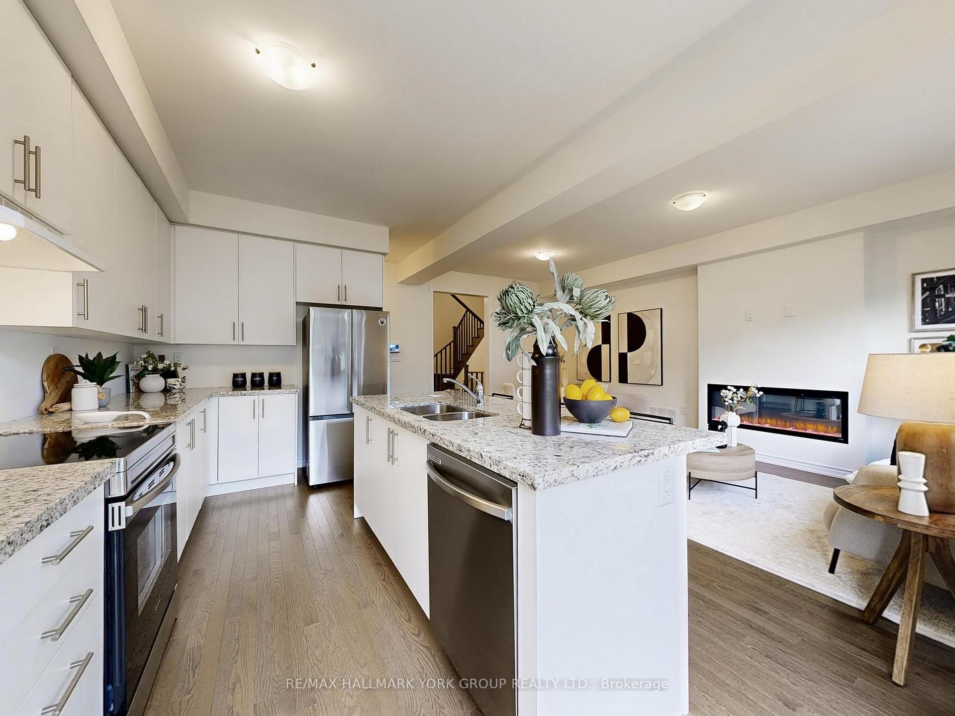 Photo 10 of 42 Blick Crescent, Aurora, Bayview Northeast — HOMEH