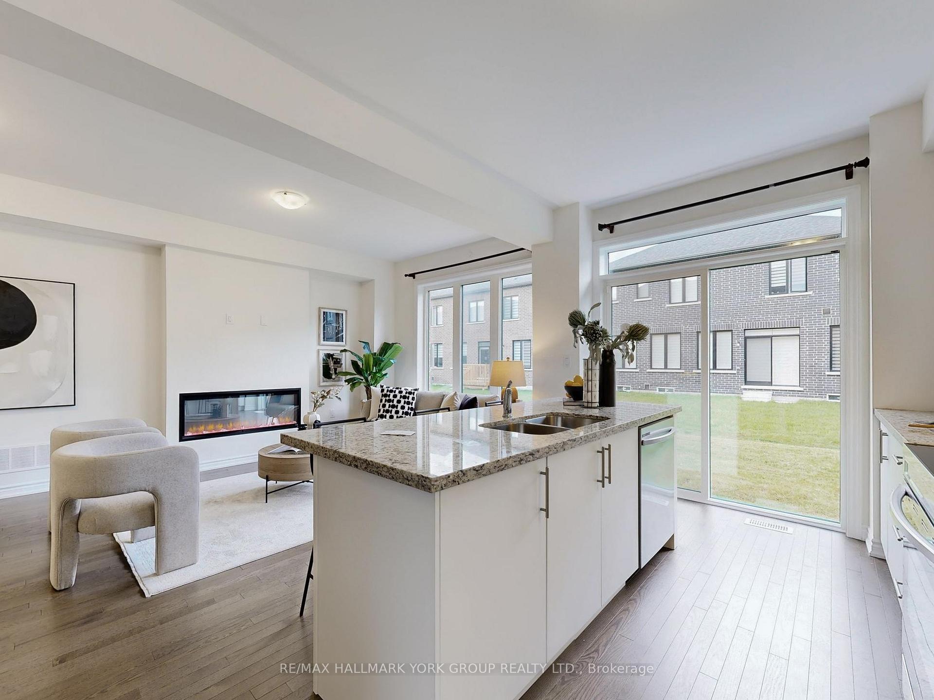 Photo 11 of 42 Blick Crescent, Aurora, Bayview Northeast — HOMEH