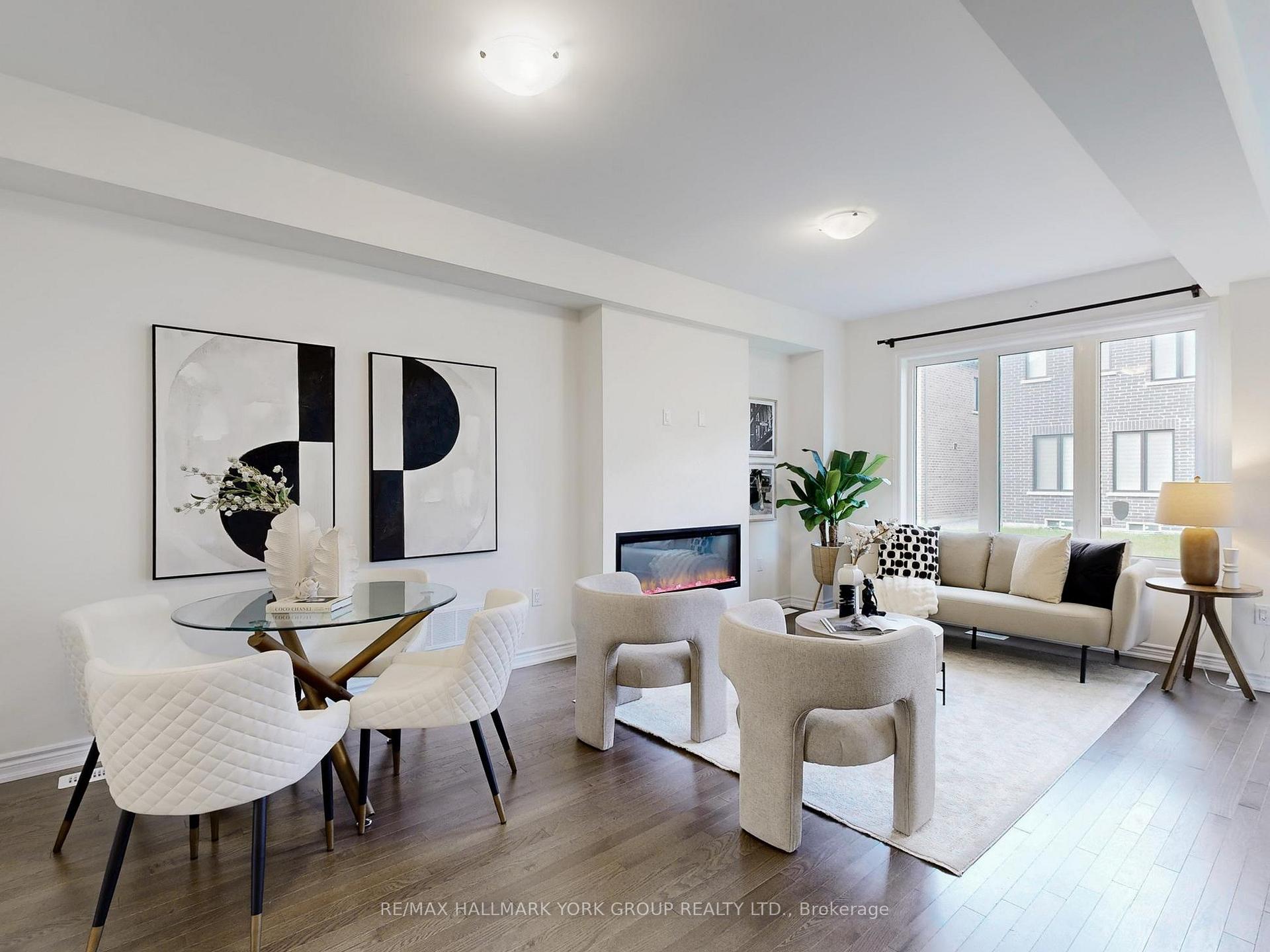 Photo 12 of 42 Blick Crescent, Aurora, Bayview Northeast — HOMEH