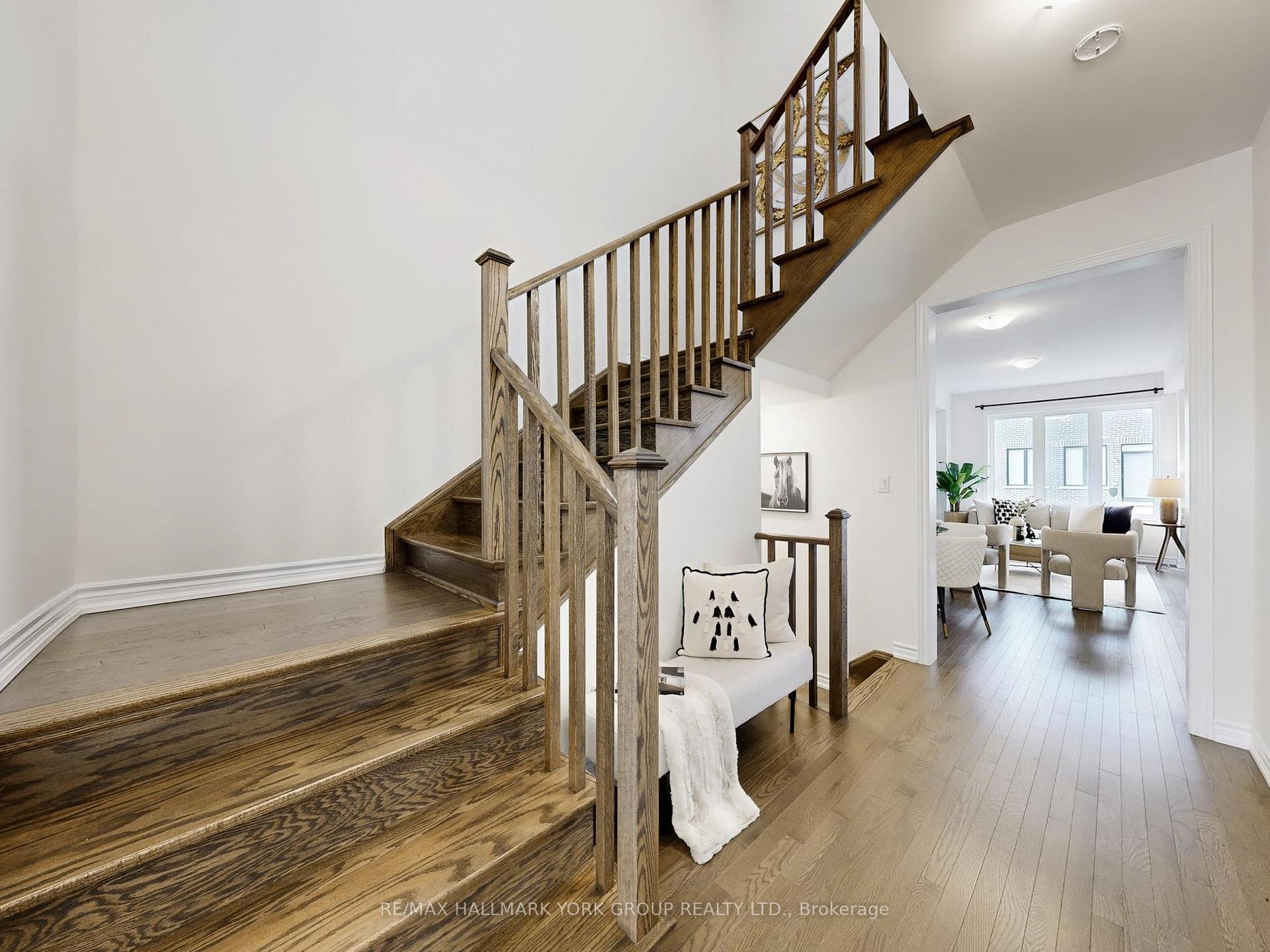 Photo 16 of 42 Blick Crescent, Aurora, Bayview Northeast — HOMEH