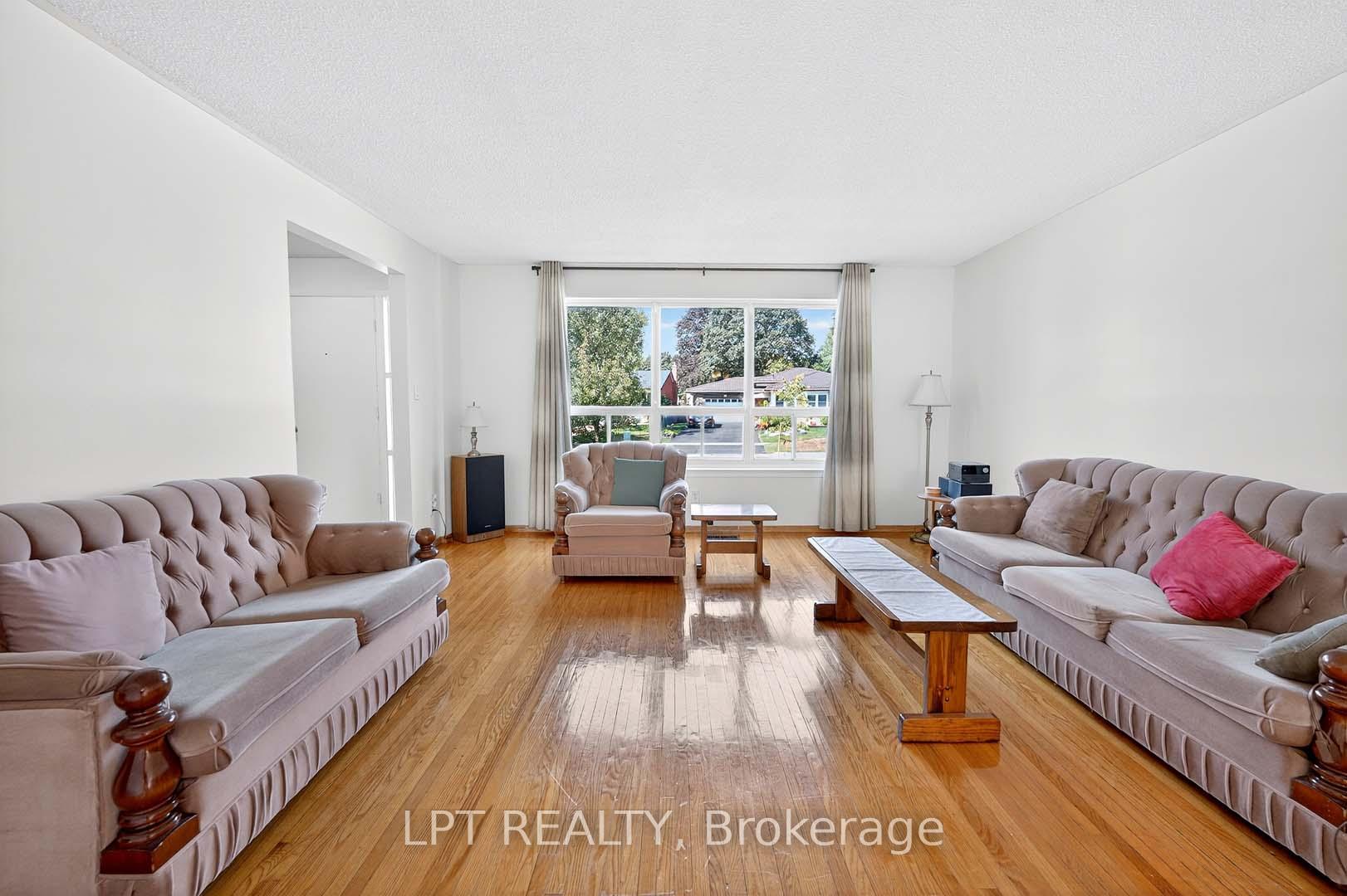 Photo 5 of 49 Kentish Crescent, Scarborough, Agincourt South-Malvern West — HOMEH