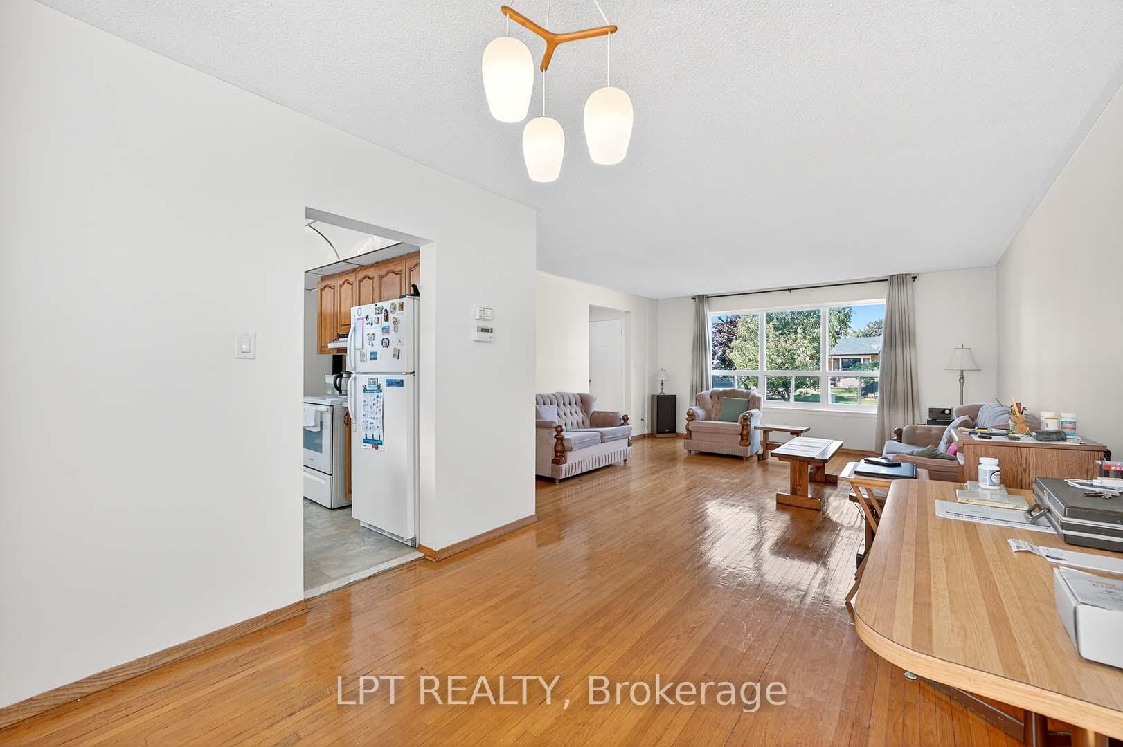 Photo 8 of 49 Kentish Crescent, Scarborough, Agincourt South-Malvern West — HOMEH