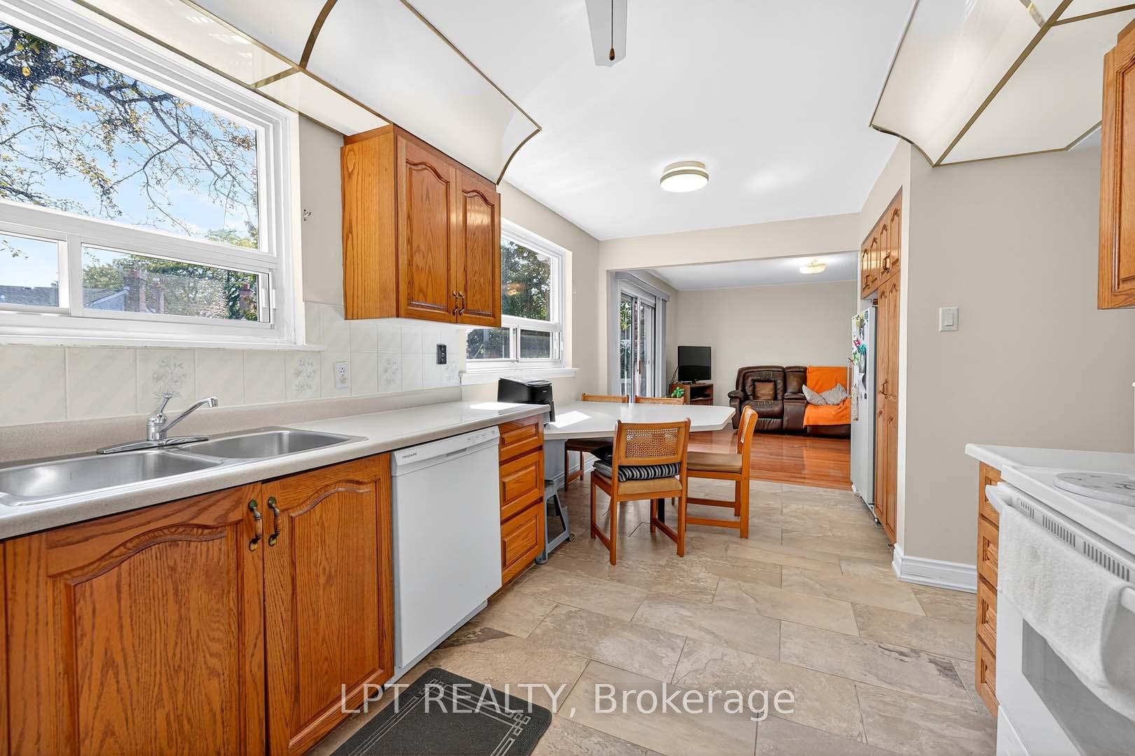 Photo 11 of 49 Kentish Crescent, Scarborough, Agincourt South-Malvern West — HOMEH