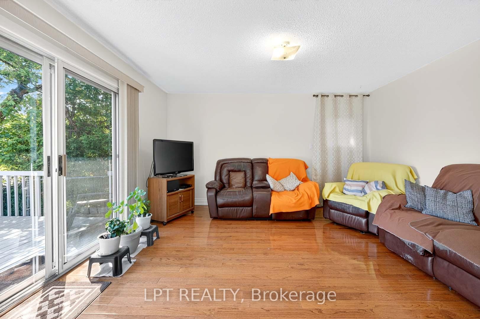 Photo 12 of 49 Kentish Crescent, Scarborough, Agincourt South-Malvern West — HOMEH