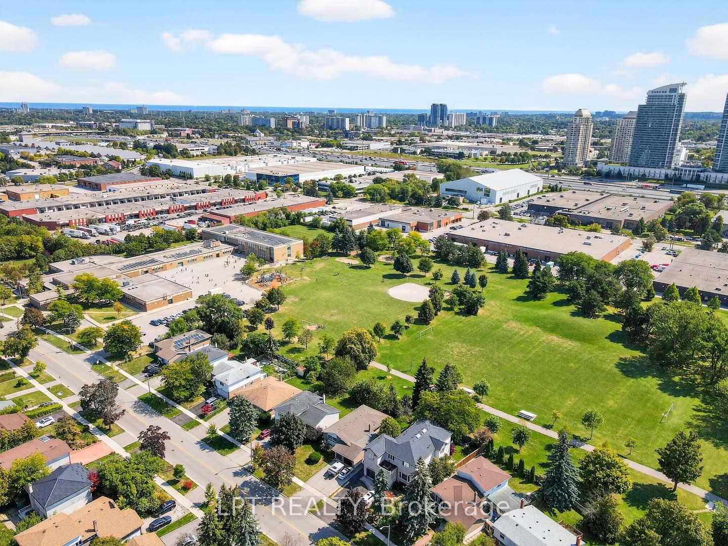 Photo 32 of 49 Kentish Crescent, Scarborough, Agincourt South-Malvern West — HOMEH