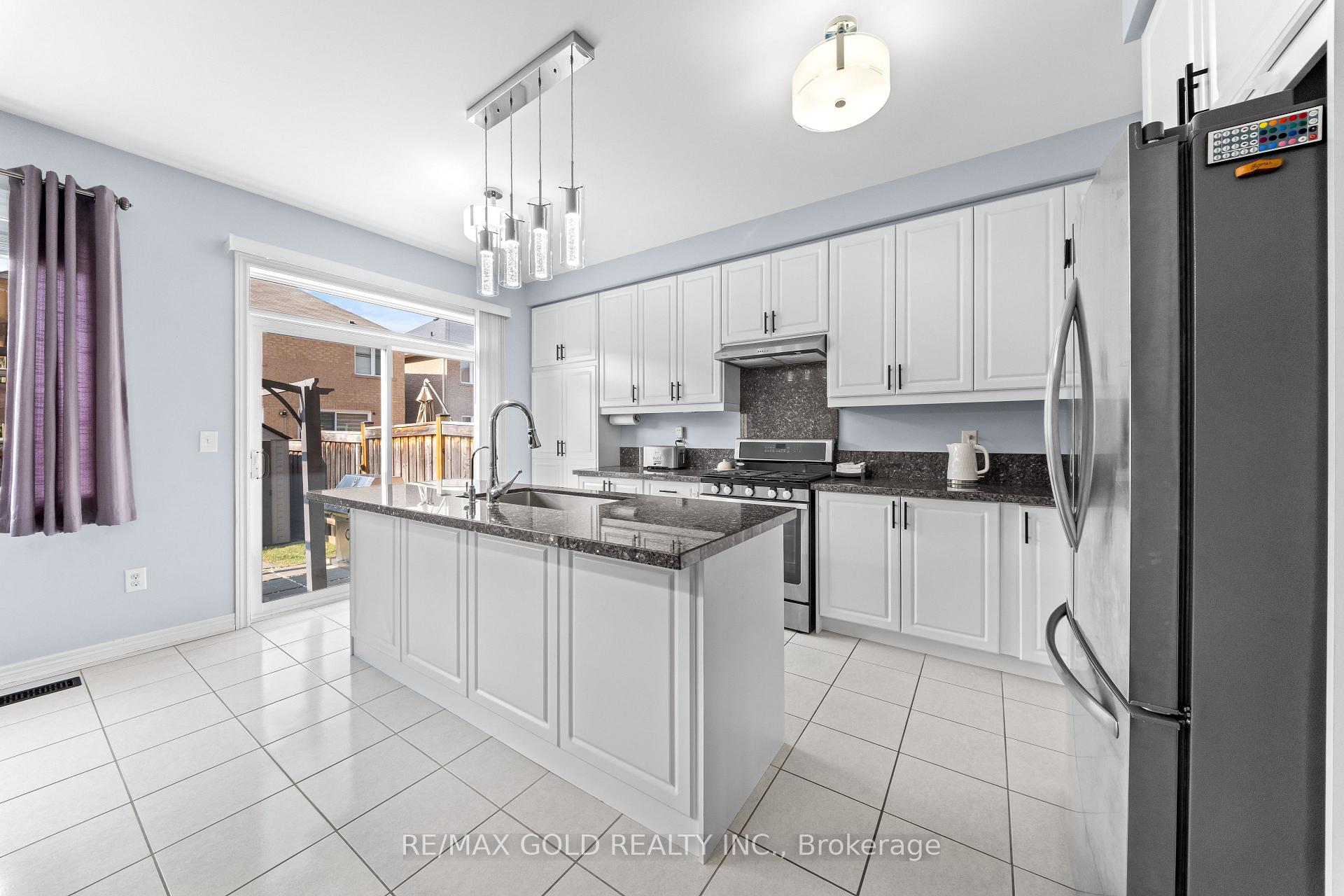 Photo 11 of 73 Lesabre Crescent, Brampton, Bram East — HOMEH