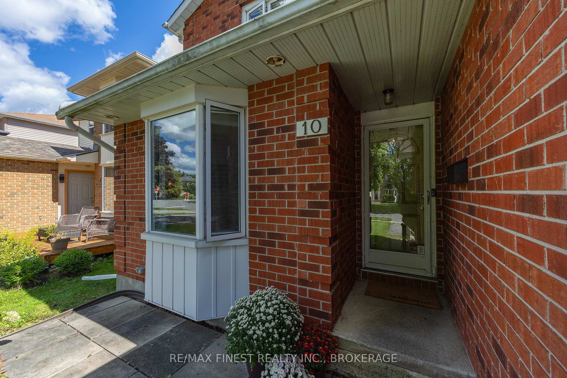 Photo 4 of 10 Chartwell Crescent, Kingston, Kingston East (Incl Barret Crt) — HOMEH