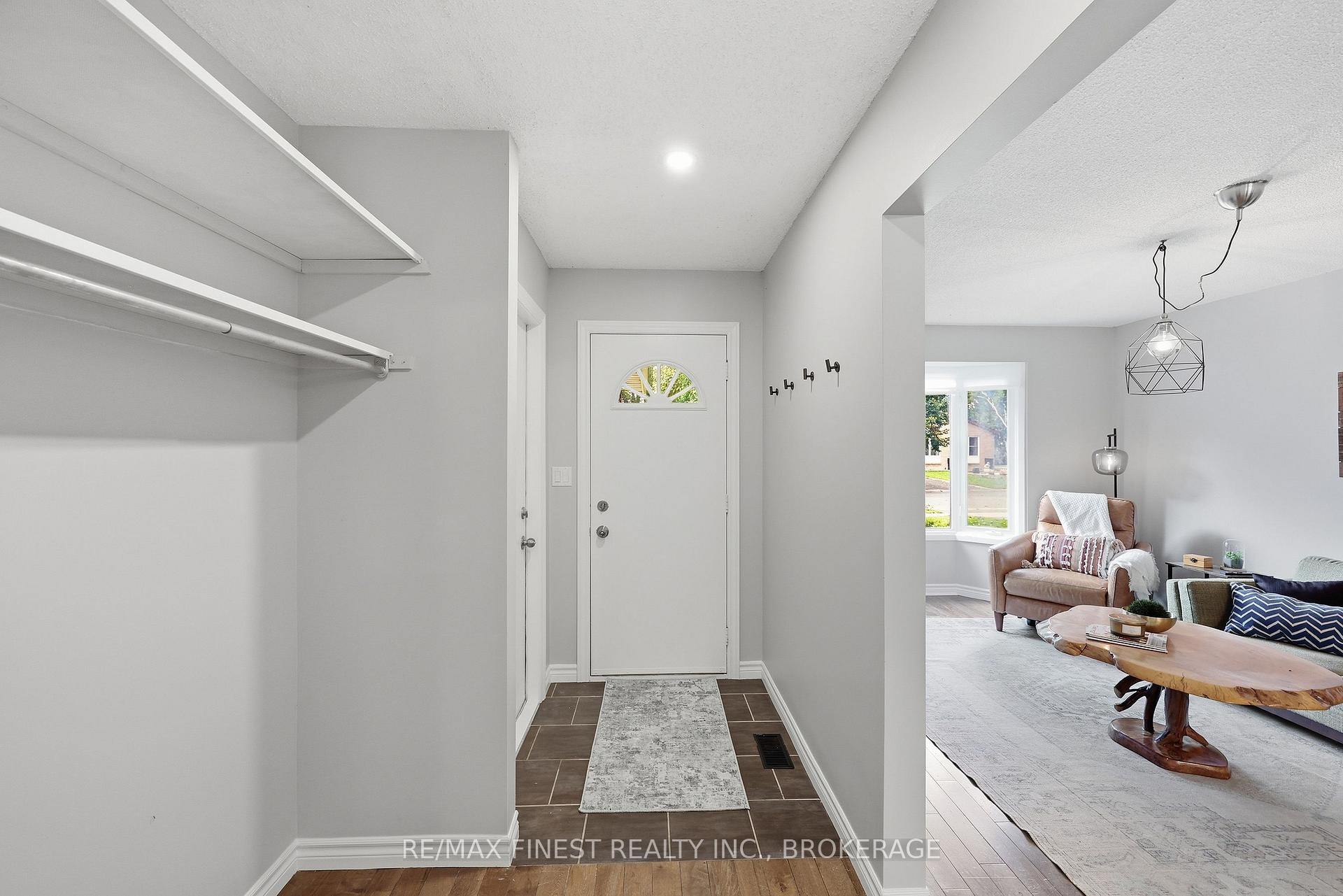 Photo 6 of 10 Chartwell Crescent, Kingston, Kingston East (Incl Barret Crt) — HOMEH