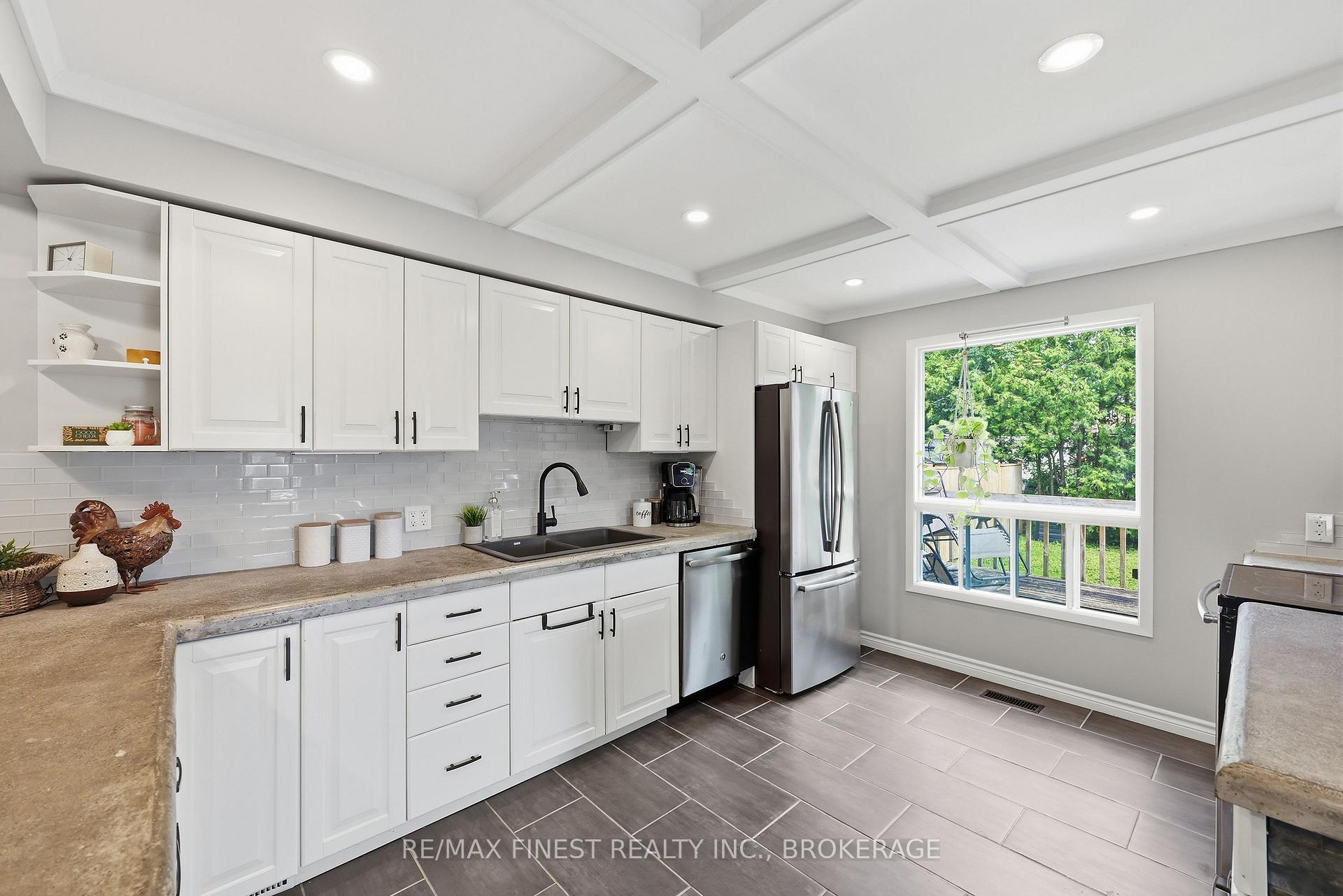Photo 11 of 10 Chartwell Crescent, Kingston, Kingston East (Incl Barret Crt) — HOMEH