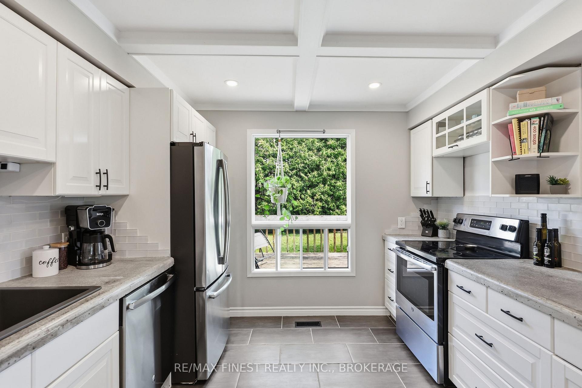 Photo 12 of 10 Chartwell Crescent, Kingston, Kingston East (Incl Barret Crt) — HOMEH