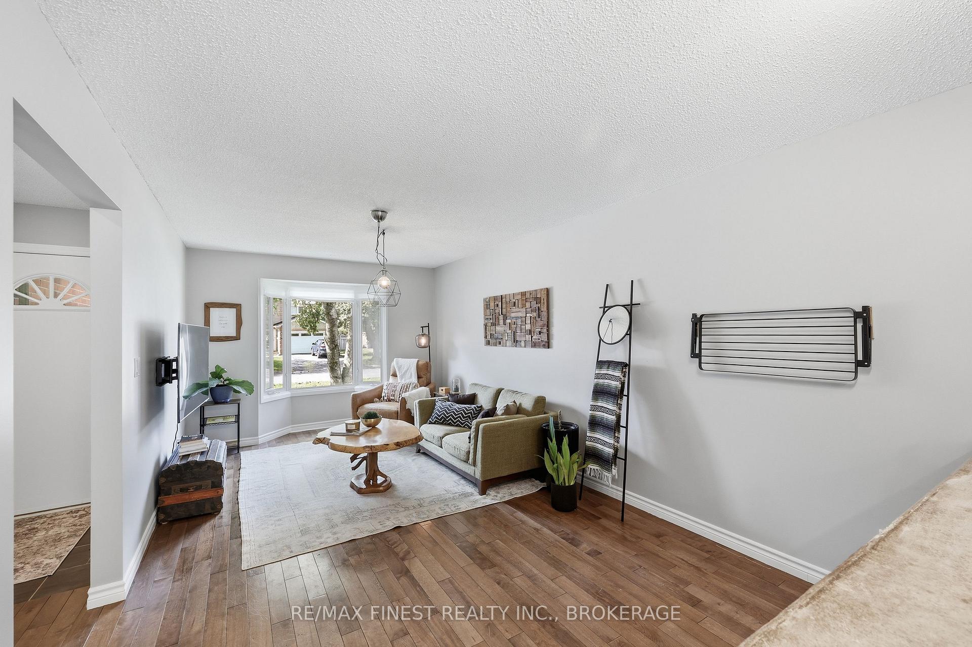 Photo 15 of 10 Chartwell Crescent, Kingston, Kingston East (Incl Barret Crt) — HOMEH