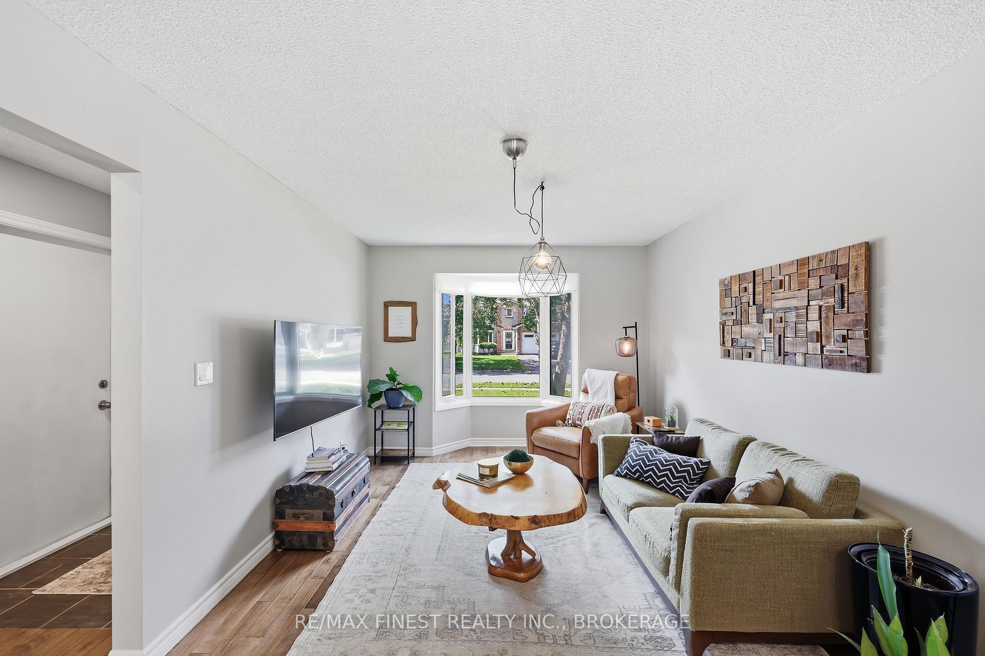 Photo 16 of 10 Chartwell Crescent, Kingston, Kingston East (Incl Barret Crt) — HOMEH