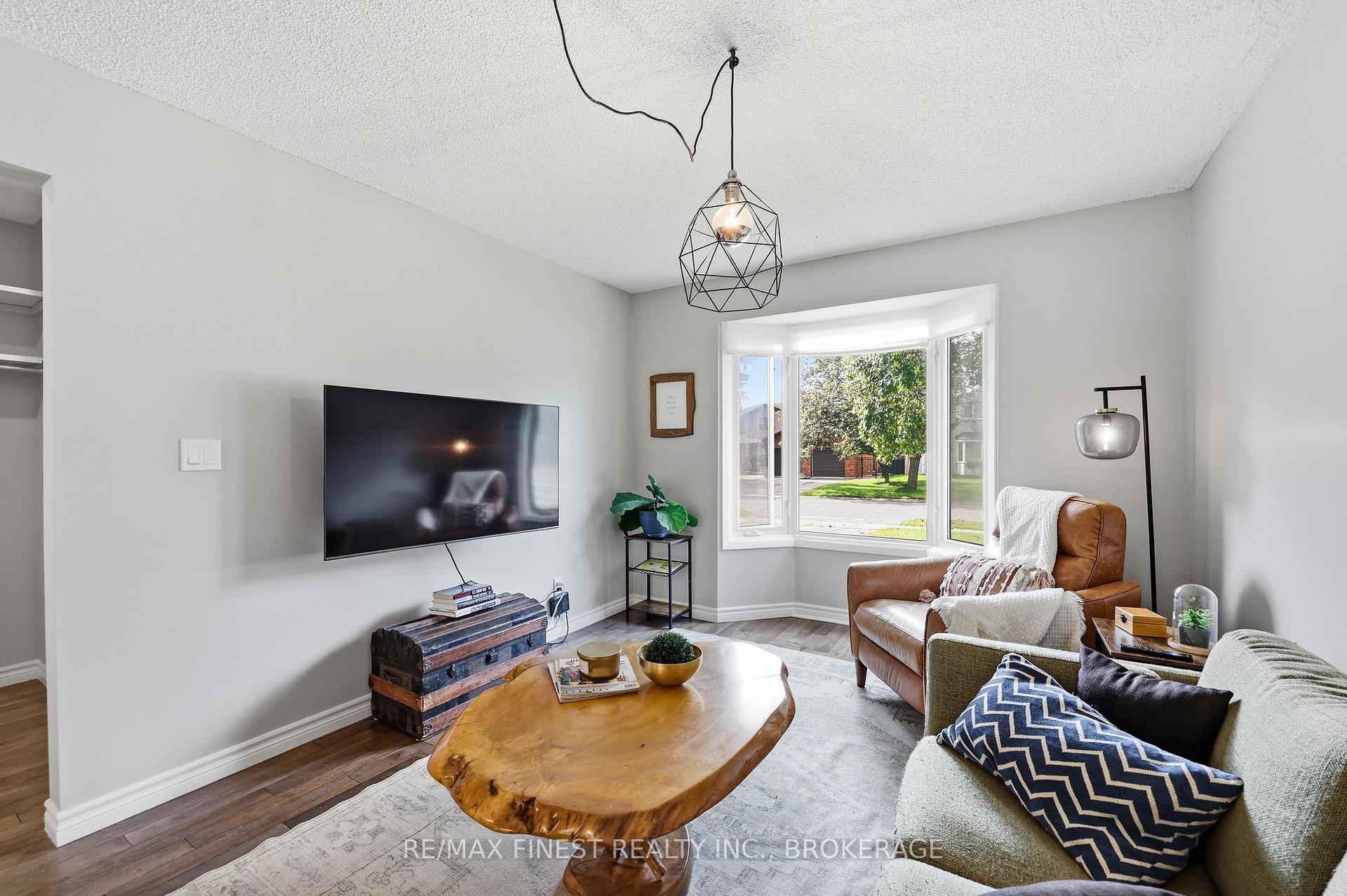 Photo 17 of 10 Chartwell Crescent, Kingston, Kingston East (Incl Barret Crt) — HOMEH