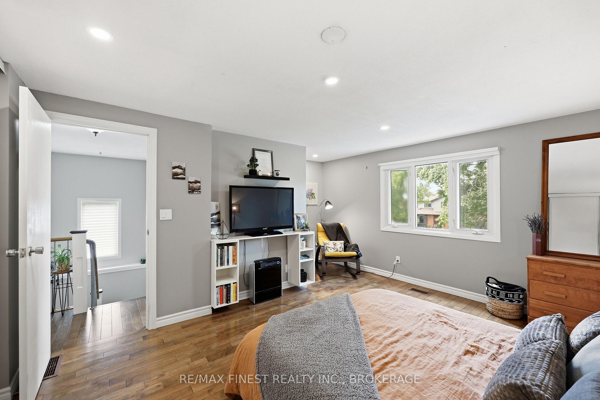 Photo 26 of 10 Chartwell Crescent, Kingston, Kingston East (Incl Barret Crt) — HOMEH