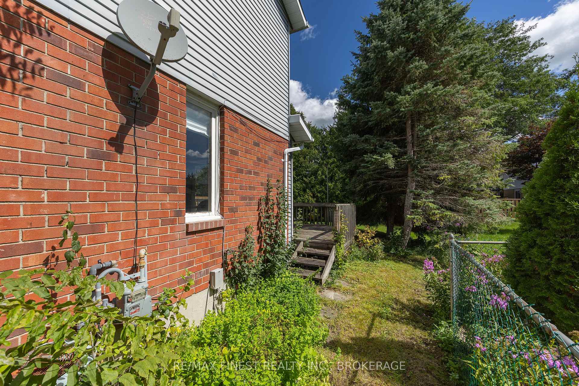 Photo 49 of 10 Chartwell Crescent, Kingston, Kingston East (Incl Barret Crt) — HOMEH