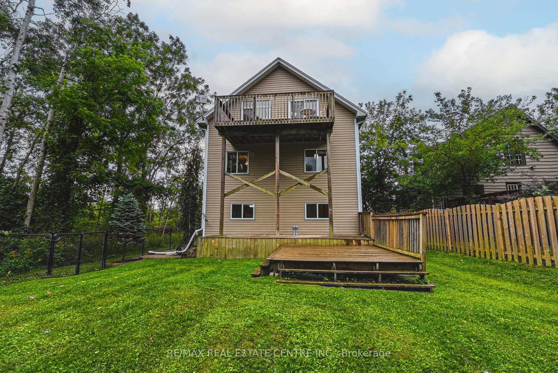 Photo 37 of 8 Lake Road, Puslinch, Puslinch Lake Settlement Areas — HOMEH