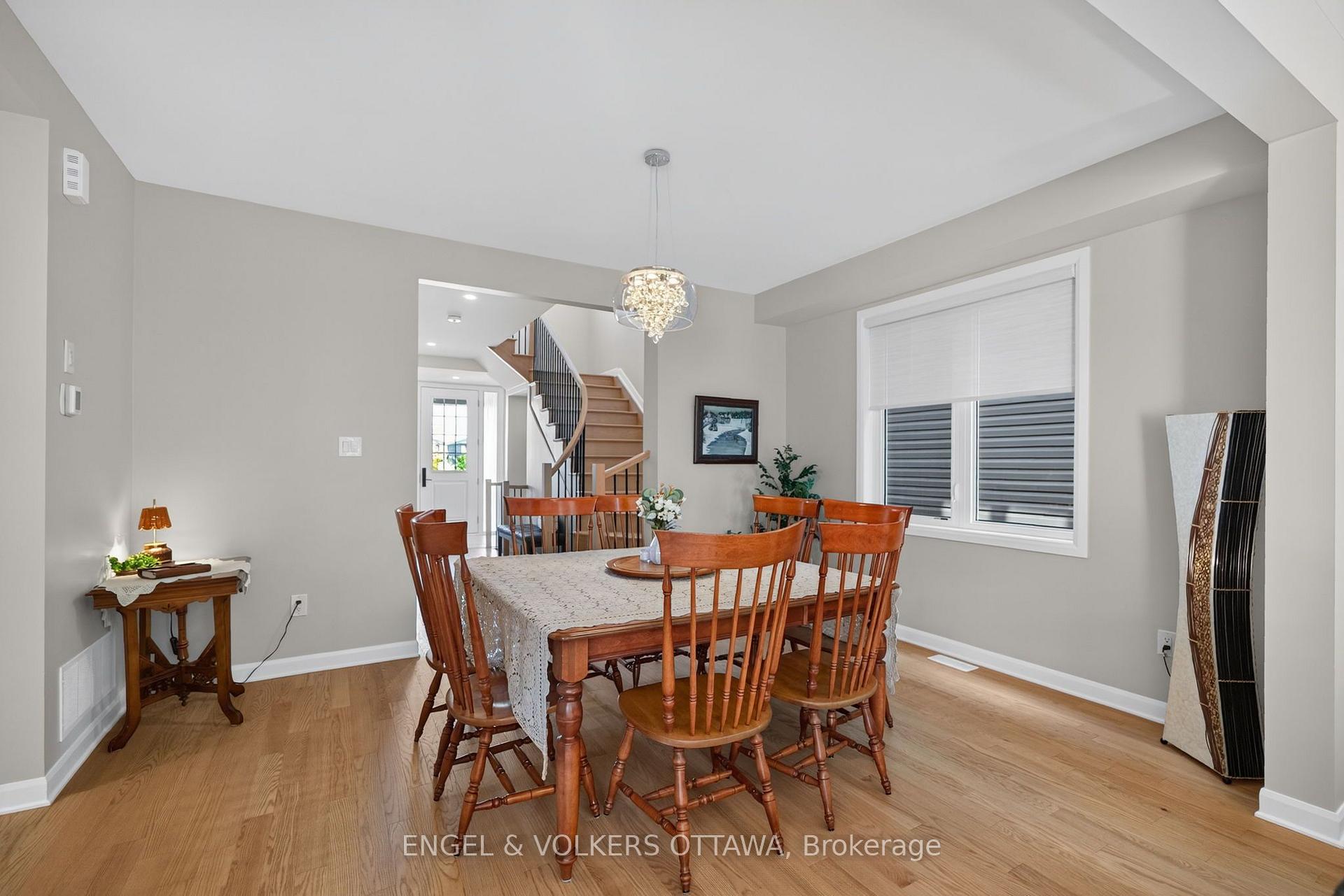 Photo 4 of 537 Anchor Circle, Ottawa, Mahogany Community — HOMEH