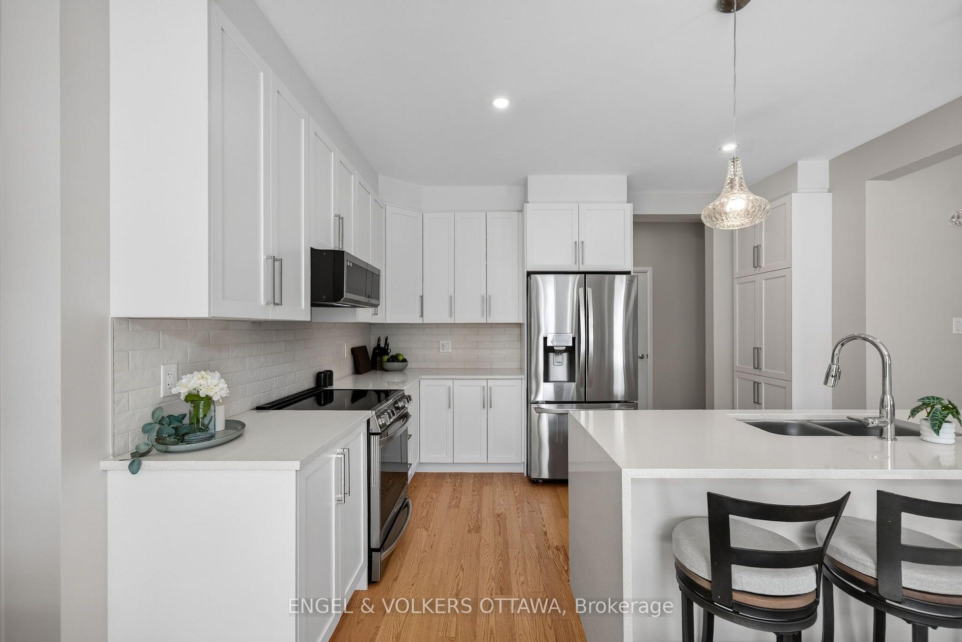 Photo 16 of 537 Anchor Circle, Ottawa, Mahogany Community — HOMEH