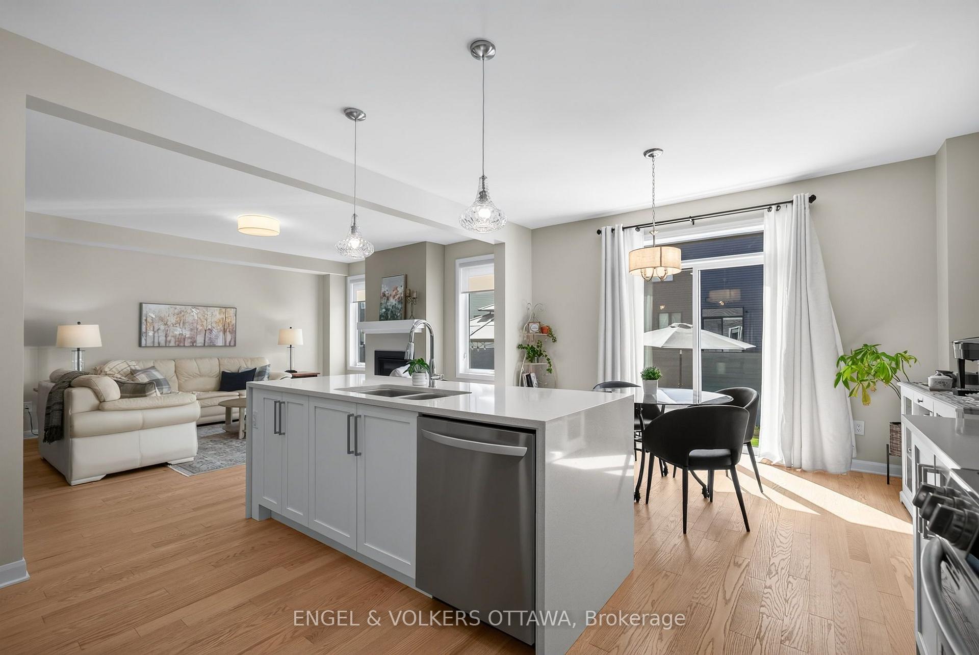 Photo 17 of 537 Anchor Circle, Ottawa, Mahogany Community — HOMEH
