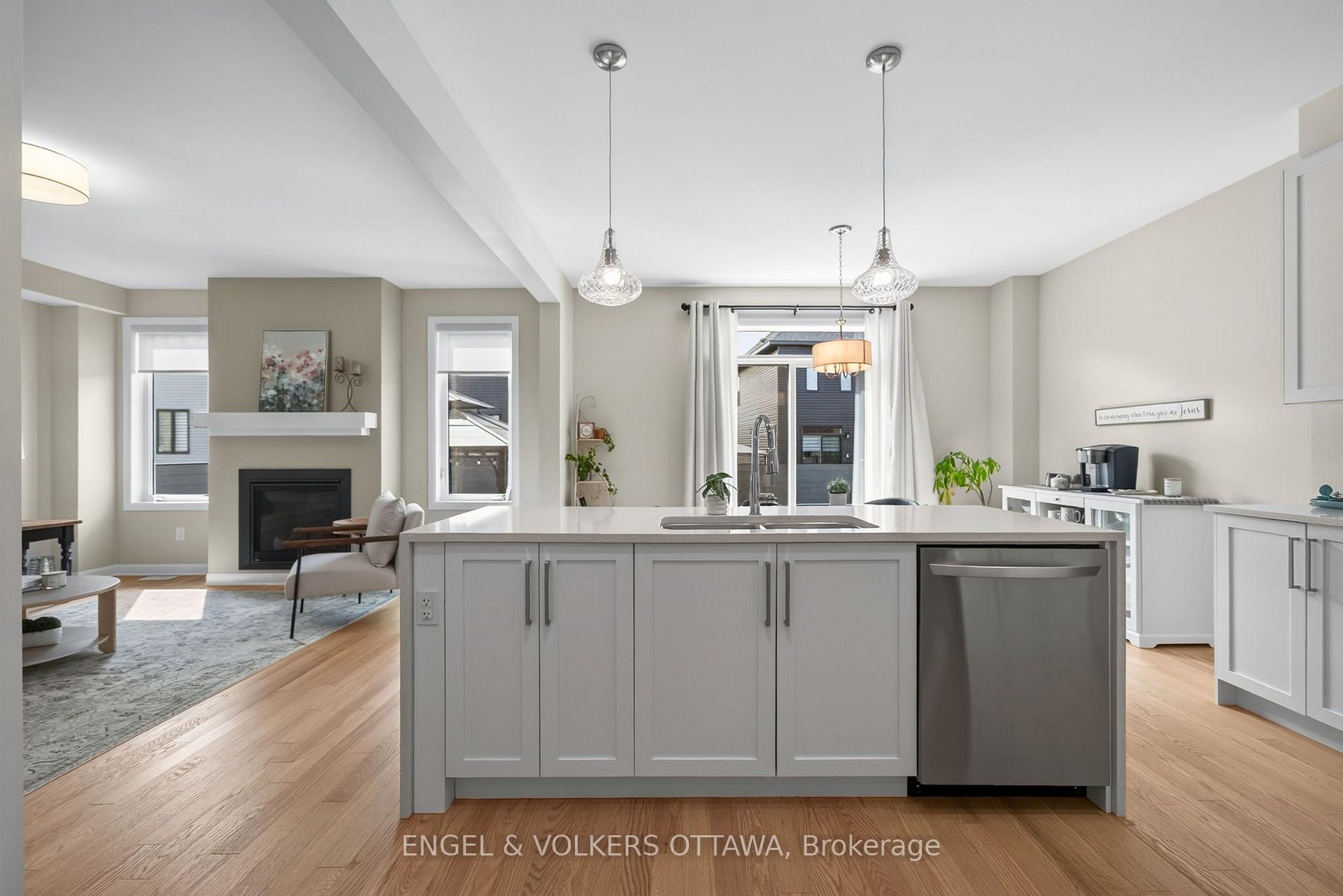 Photo 18 of 537 Anchor Circle, Ottawa, Mahogany Community — HOMEH