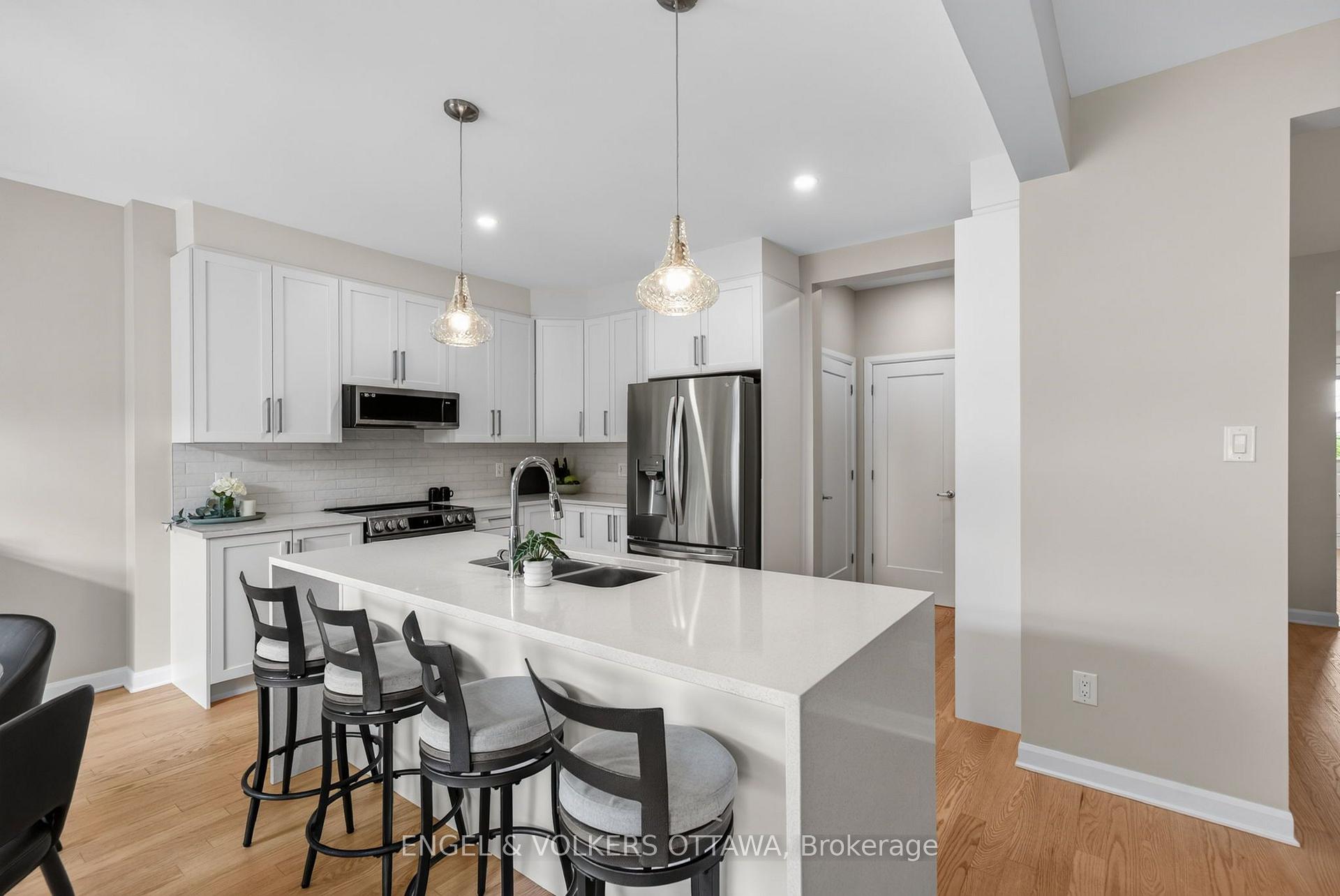 Photo 23 of 537 Anchor Circle, Ottawa, Mahogany Community — HOMEH