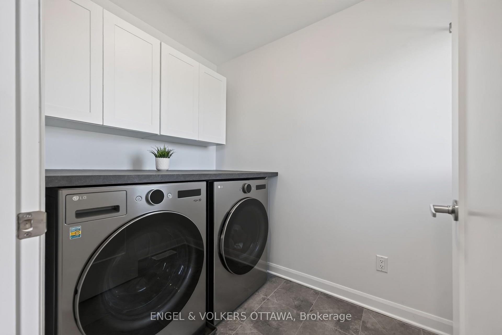 Photo 25 of 537 Anchor Circle, Ottawa, Mahogany Community — HOMEH