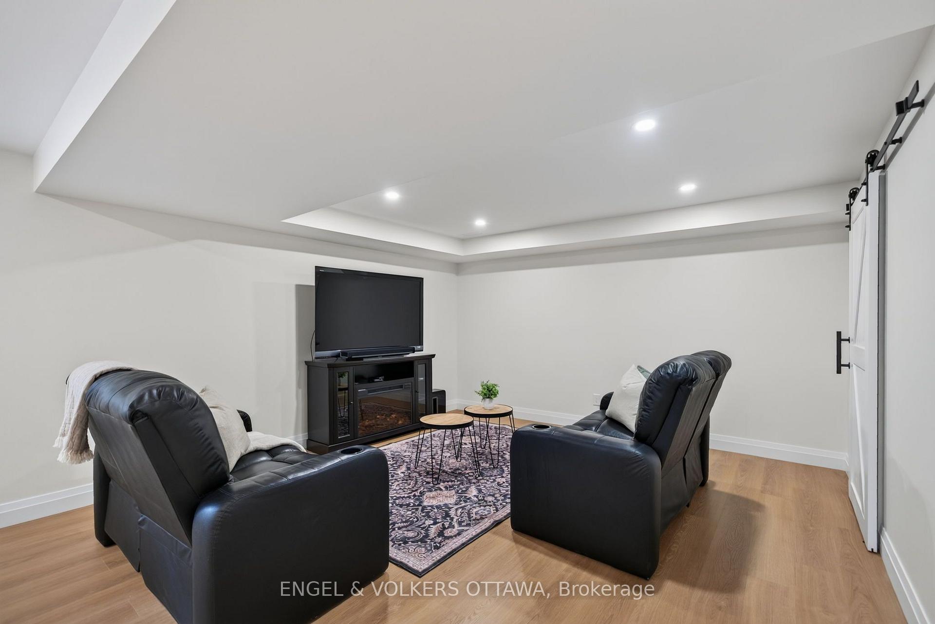 Photo 40 of 537 Anchor Circle, Ottawa, Mahogany Community — HOMEH