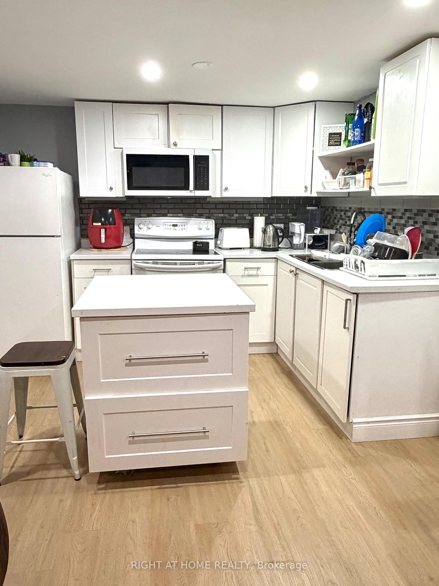 Photo 2 of 237 Homestead (Basement ) Crescent, London, North F — HOMEH