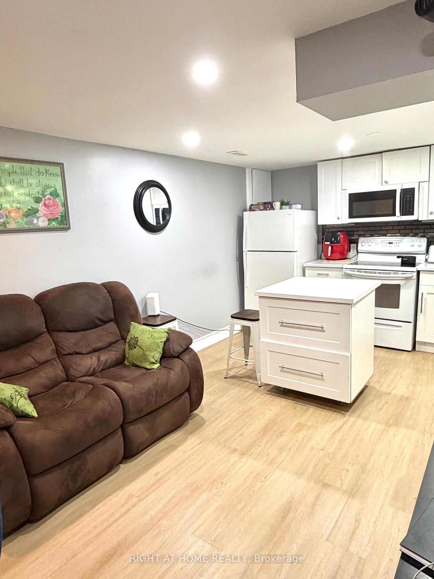 Photo 3 of 237 Homestead (Basement ) Crescent, London, North F — HOMEH