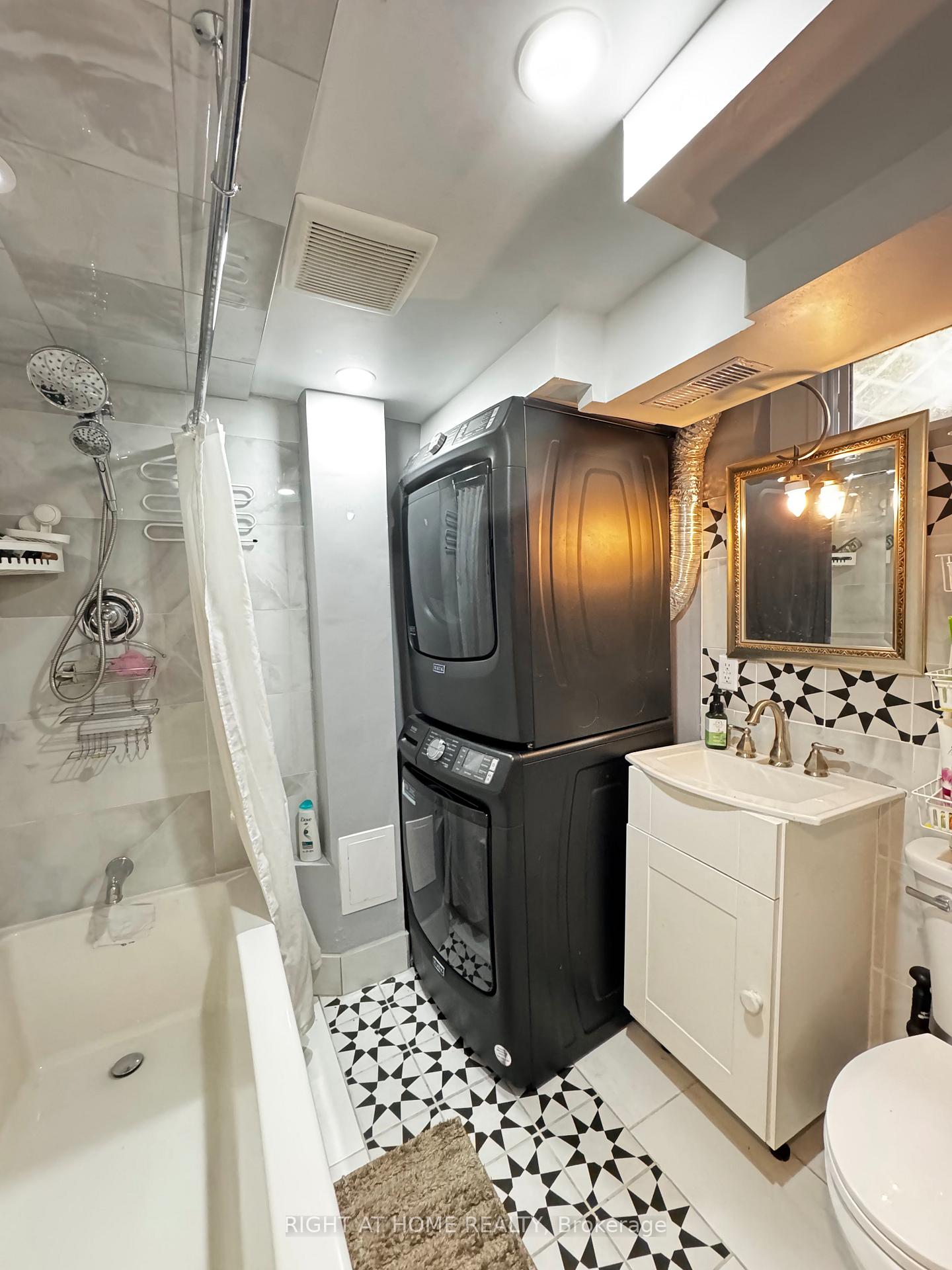 Photo 4 of 237 Homestead (Basement ) Crescent, London, North F — HOMEH