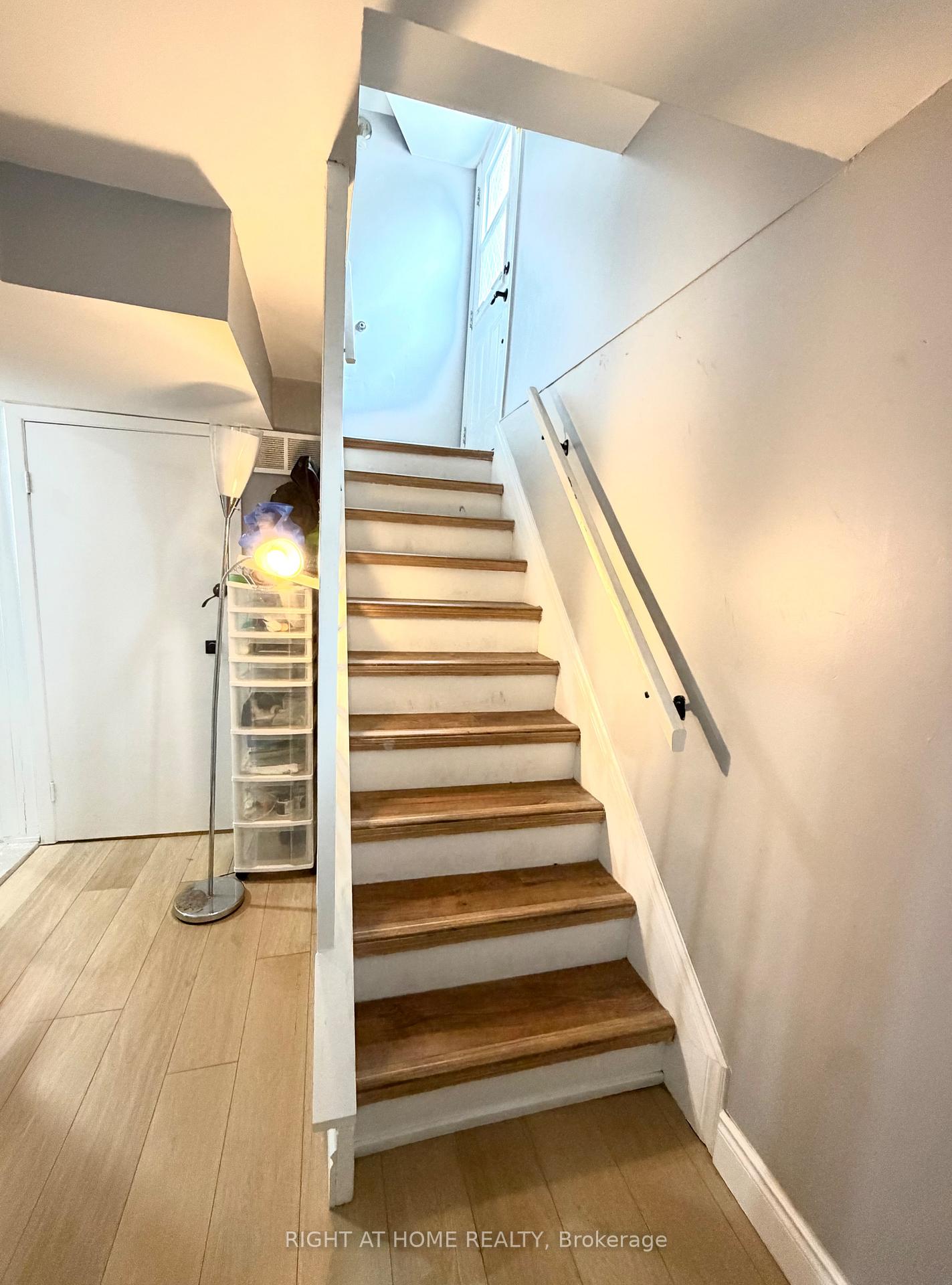 Photo 5 of 237 Homestead (Basement ) Crescent, London, North F — HOMEH