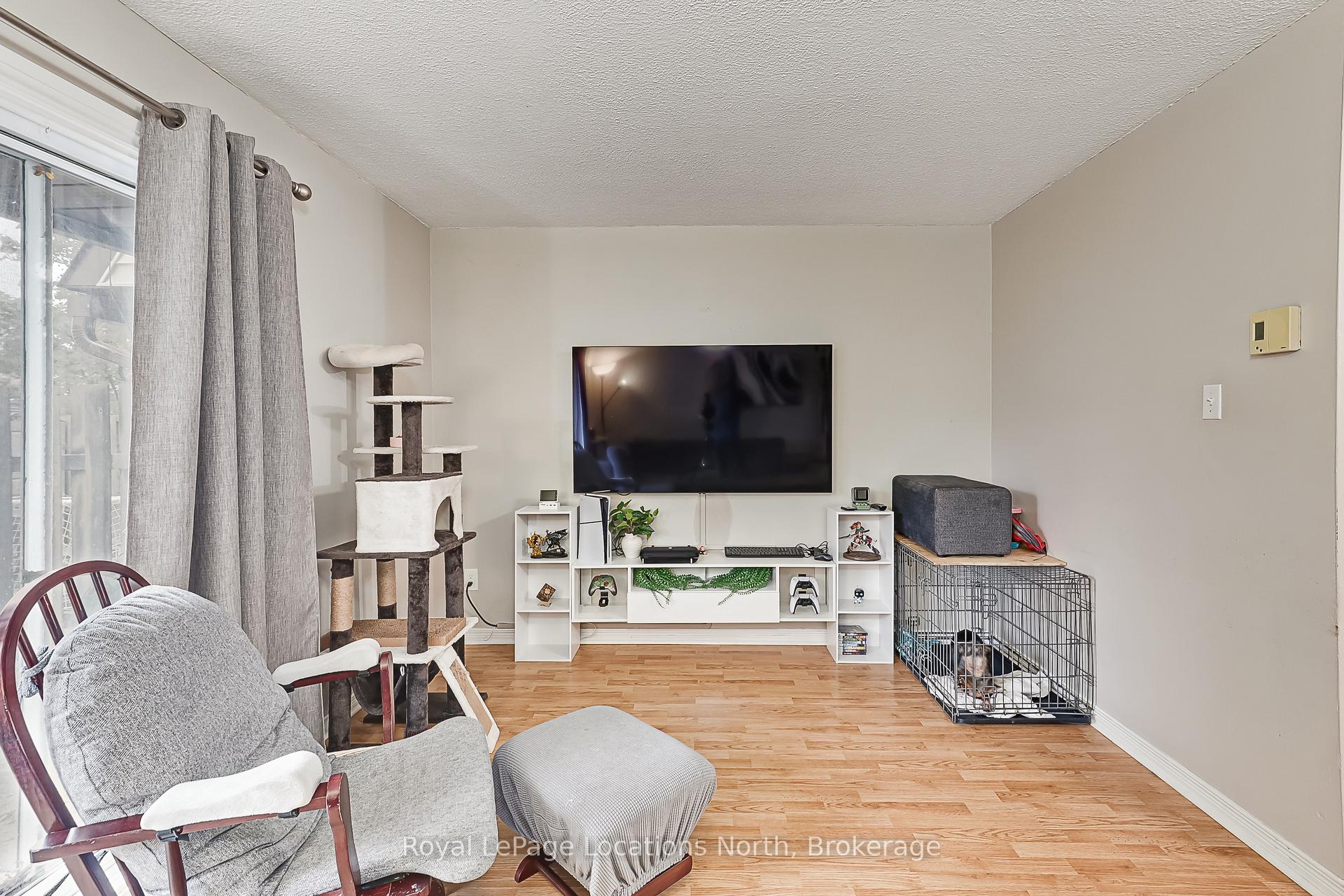 Photo 8 of 590 Tenth Street, Collingwood — HOMEH