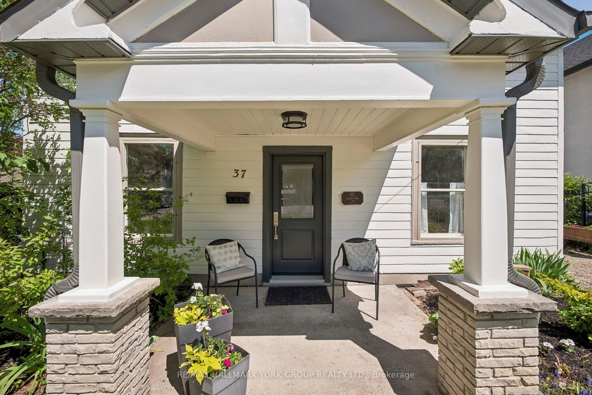 Photo 2 of 37 Arnold Crescent, Richmond Hill, Mill Pond — HOMEH