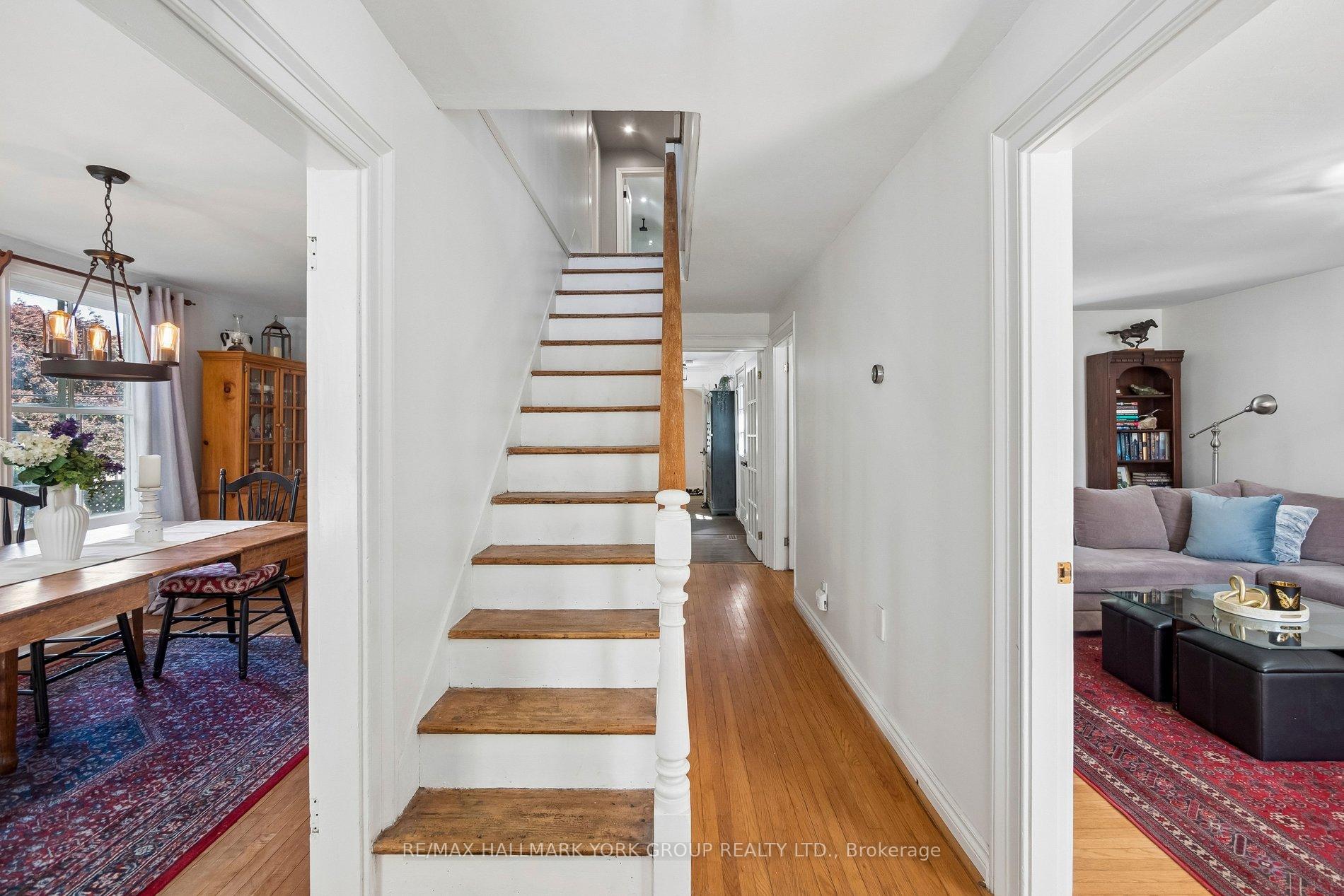 Photo 4 of 37 Arnold Crescent, Richmond Hill, Mill Pond — HOMEH
