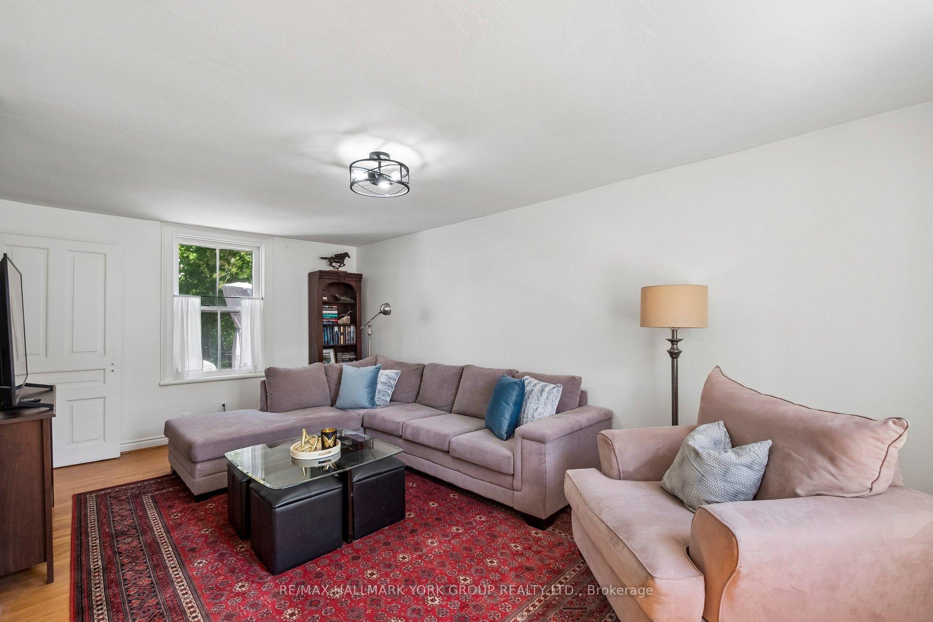 Photo 5 of 37 Arnold Crescent, Richmond Hill, Mill Pond — HOMEH