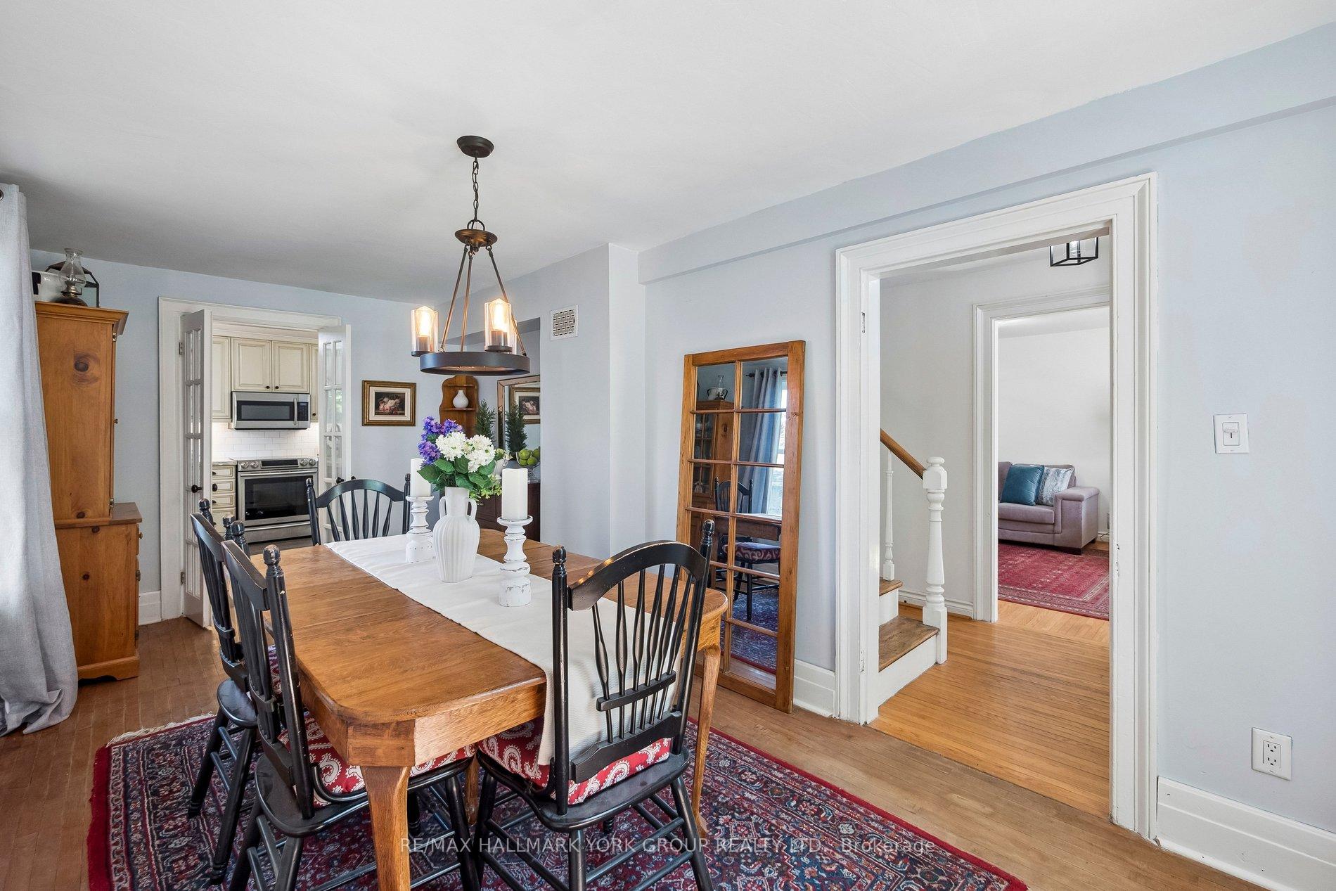 Photo 8 of 37 Arnold Crescent, Richmond Hill, Mill Pond — HOMEH