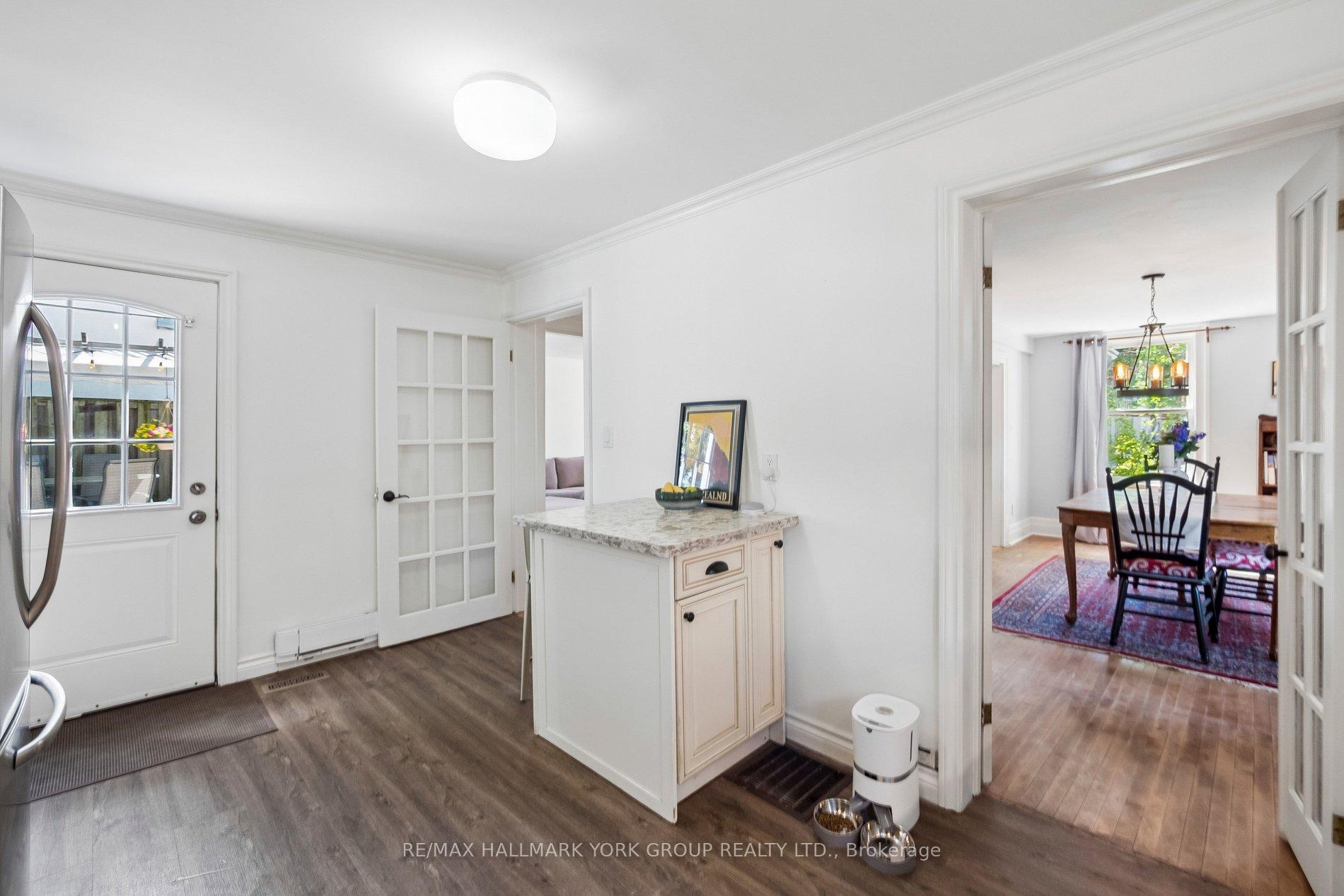Photo 15 of 37 Arnold Crescent, Richmond Hill, Mill Pond — HOMEH