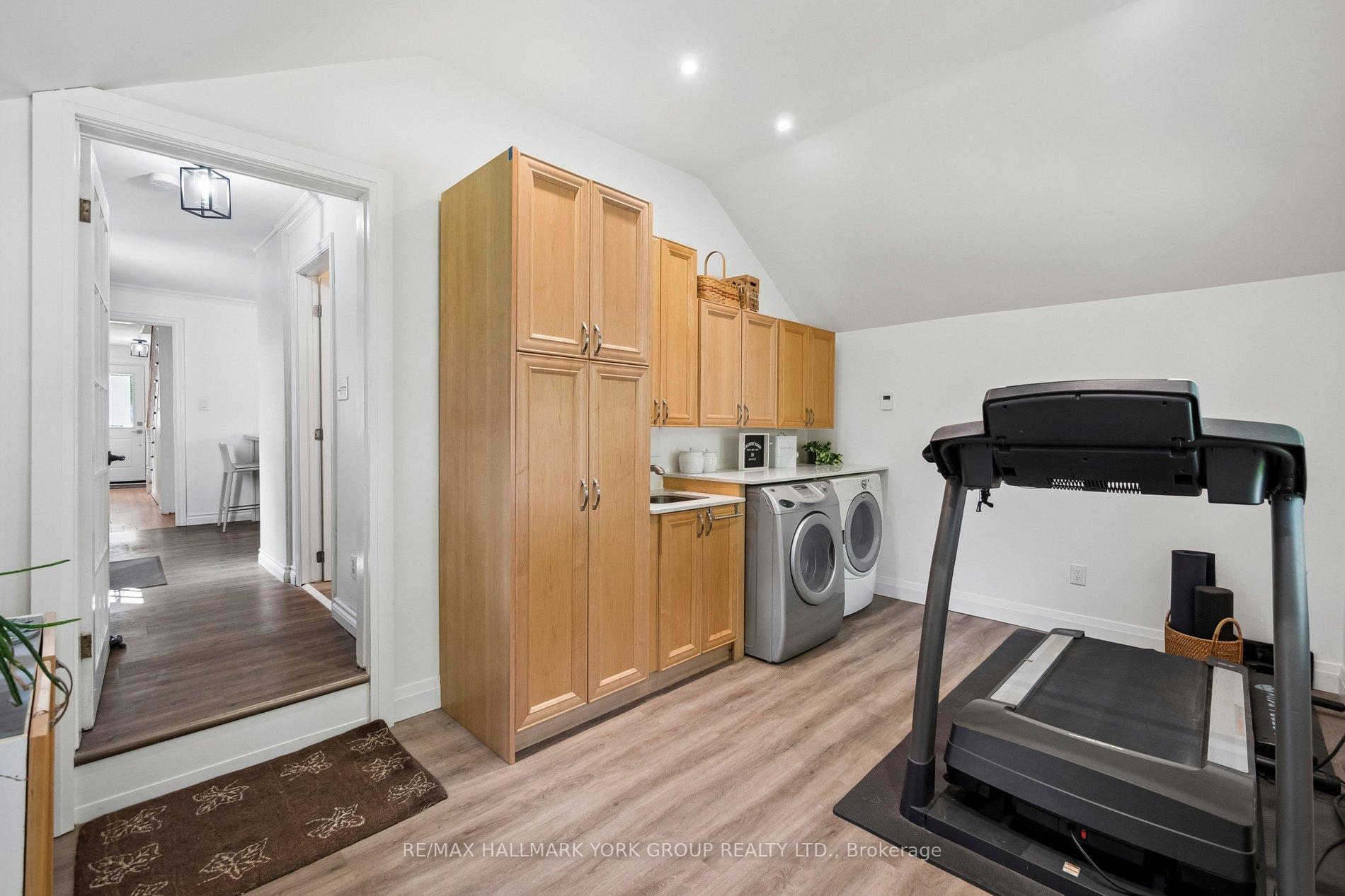 Photo 17 of 37 Arnold Crescent, Richmond Hill, Mill Pond — HOMEH
