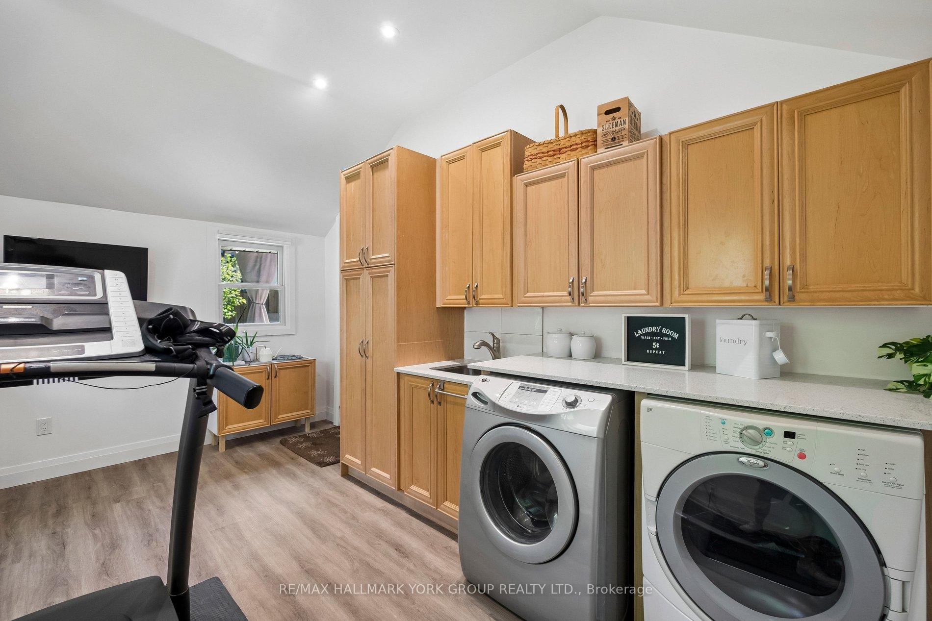 Photo 19 of 37 Arnold Crescent, Richmond Hill, Mill Pond — HOMEH