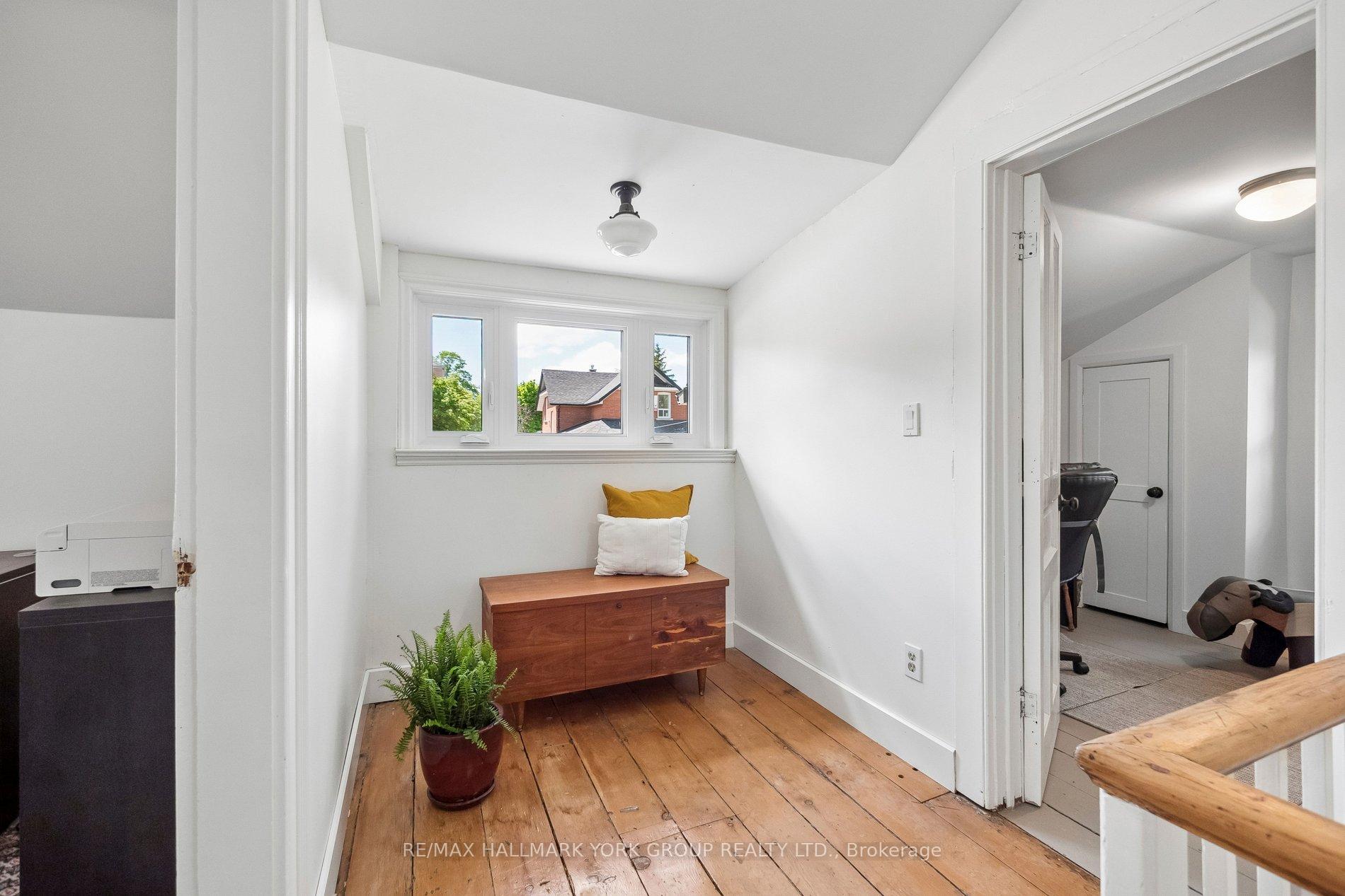 Photo 21 of 37 Arnold Crescent, Richmond Hill, Mill Pond — HOMEH