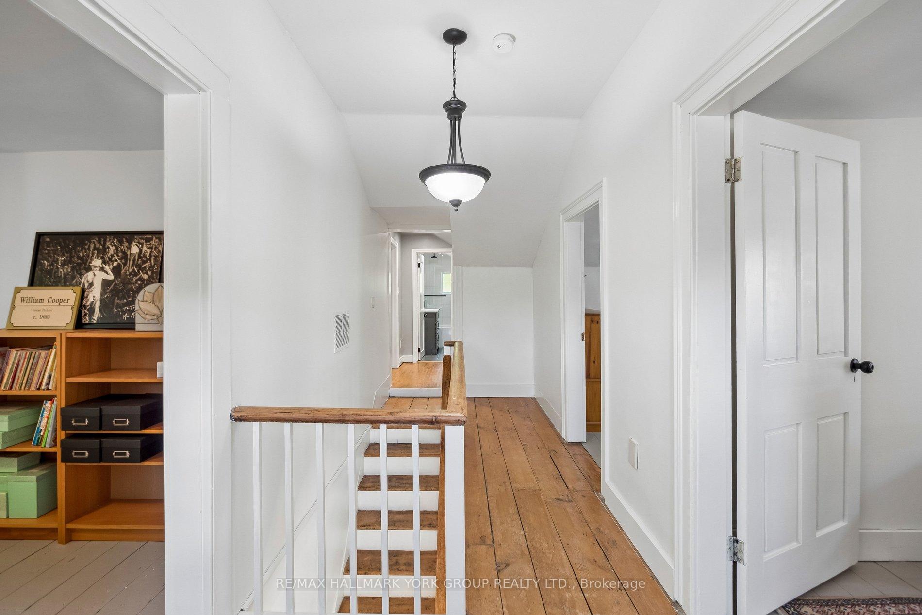Photo 22 of 37 Arnold Crescent, Richmond Hill, Mill Pond — HOMEH