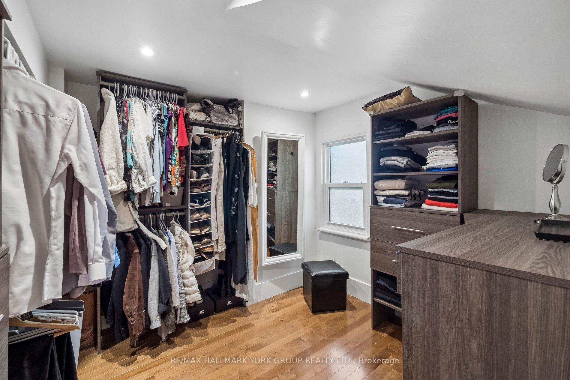Photo 24 of 37 Arnold Crescent, Richmond Hill, Mill Pond — HOMEH