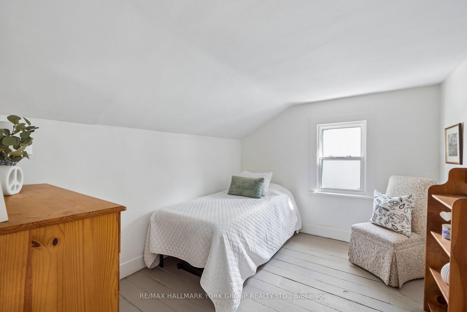 Photo 26 of 37 Arnold Crescent, Richmond Hill, Mill Pond — HOMEH