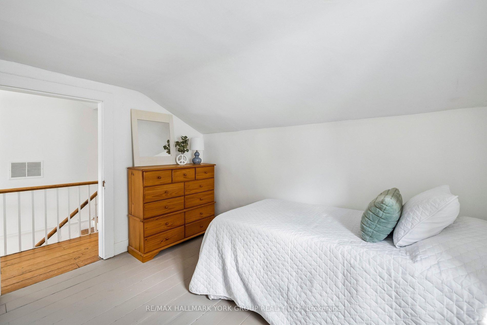 Photo 27 of 37 Arnold Crescent, Richmond Hill, Mill Pond — HOMEH